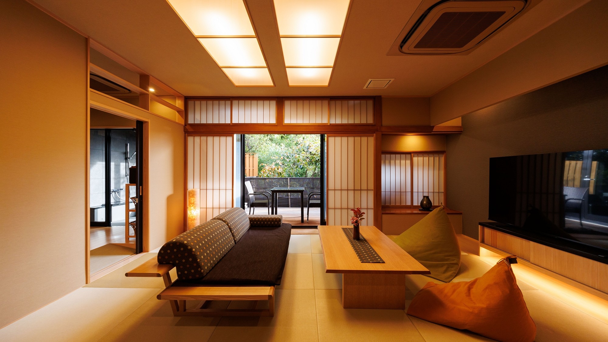 ■ [Special room with semi-open-air bath, Asuka] Japanese modern twin