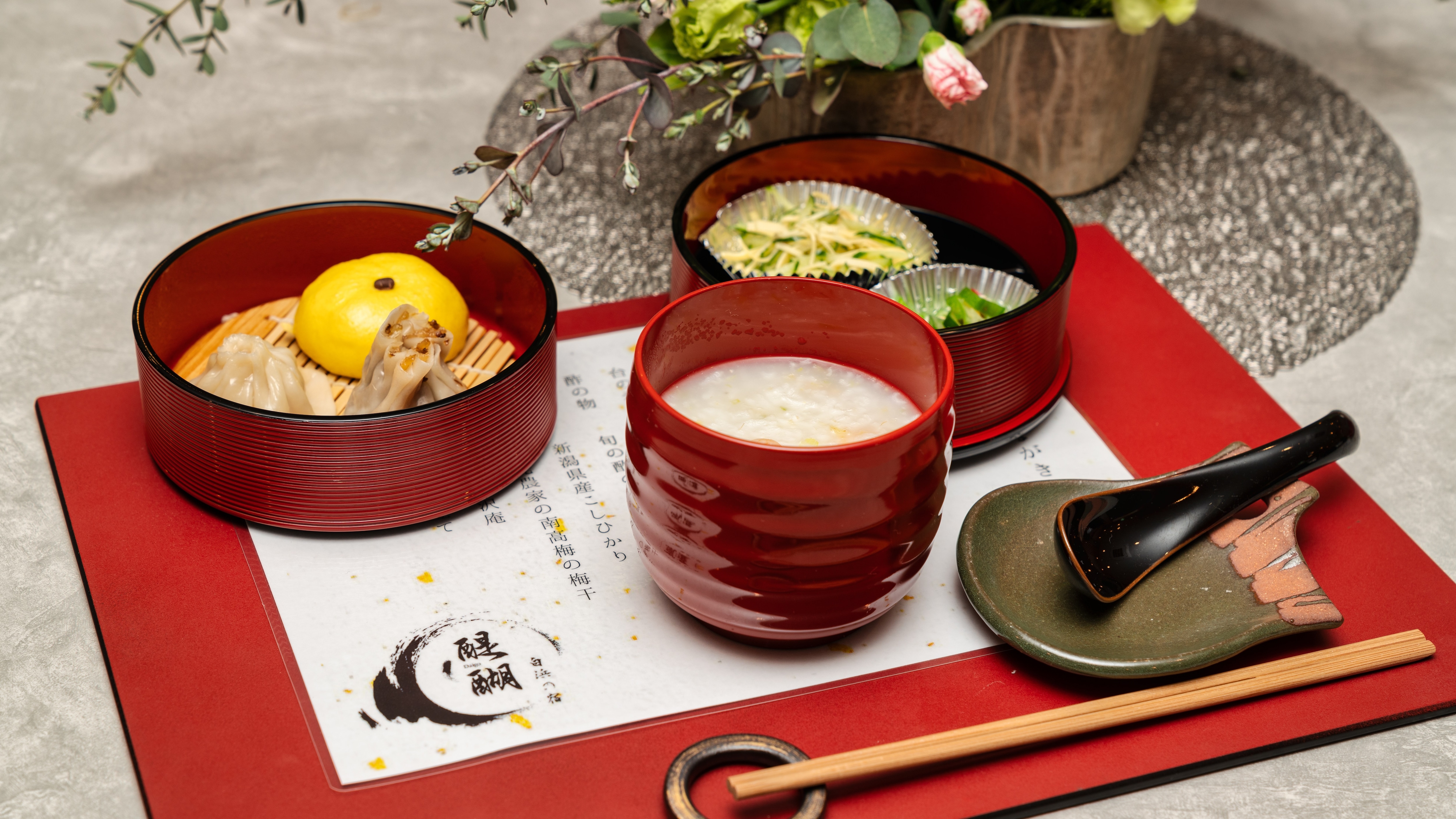 [Breakfast] We offer medicinal porridge, dim sum, coffee, medicinal tea to warm your body.