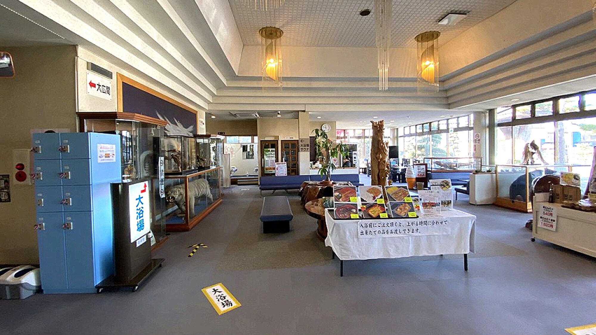 Lobby / spacious and spacious space. For a short break or meeting place.