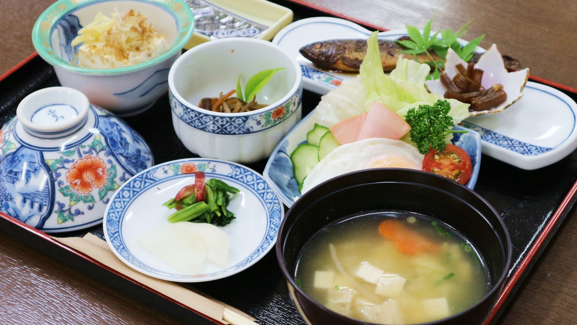 * [Breakfast example] A simple Japanese breakfast is available, including sweetened simmered river fish and egg dishes.