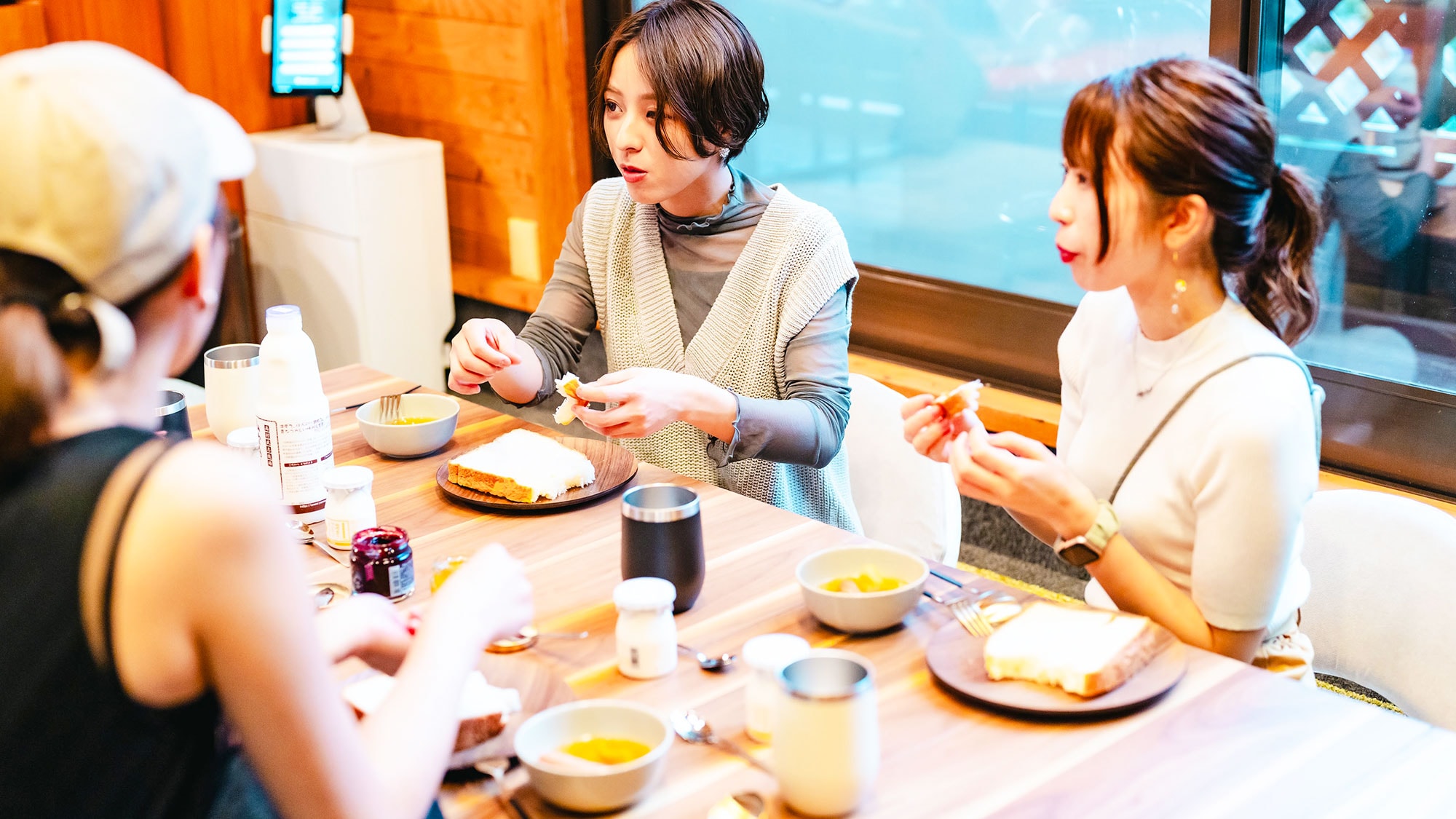 【早餐】松软的面包、健康的早餐，会引发热烈的谈话。