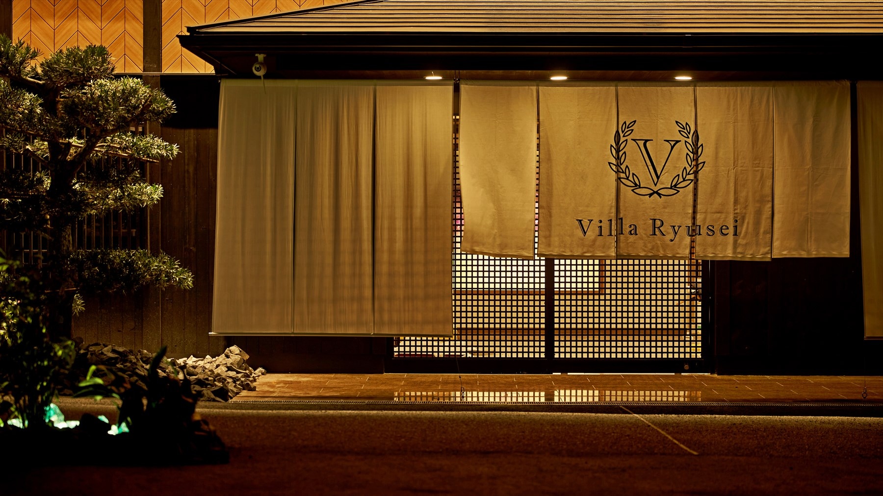 VillaRyusei entrance night view