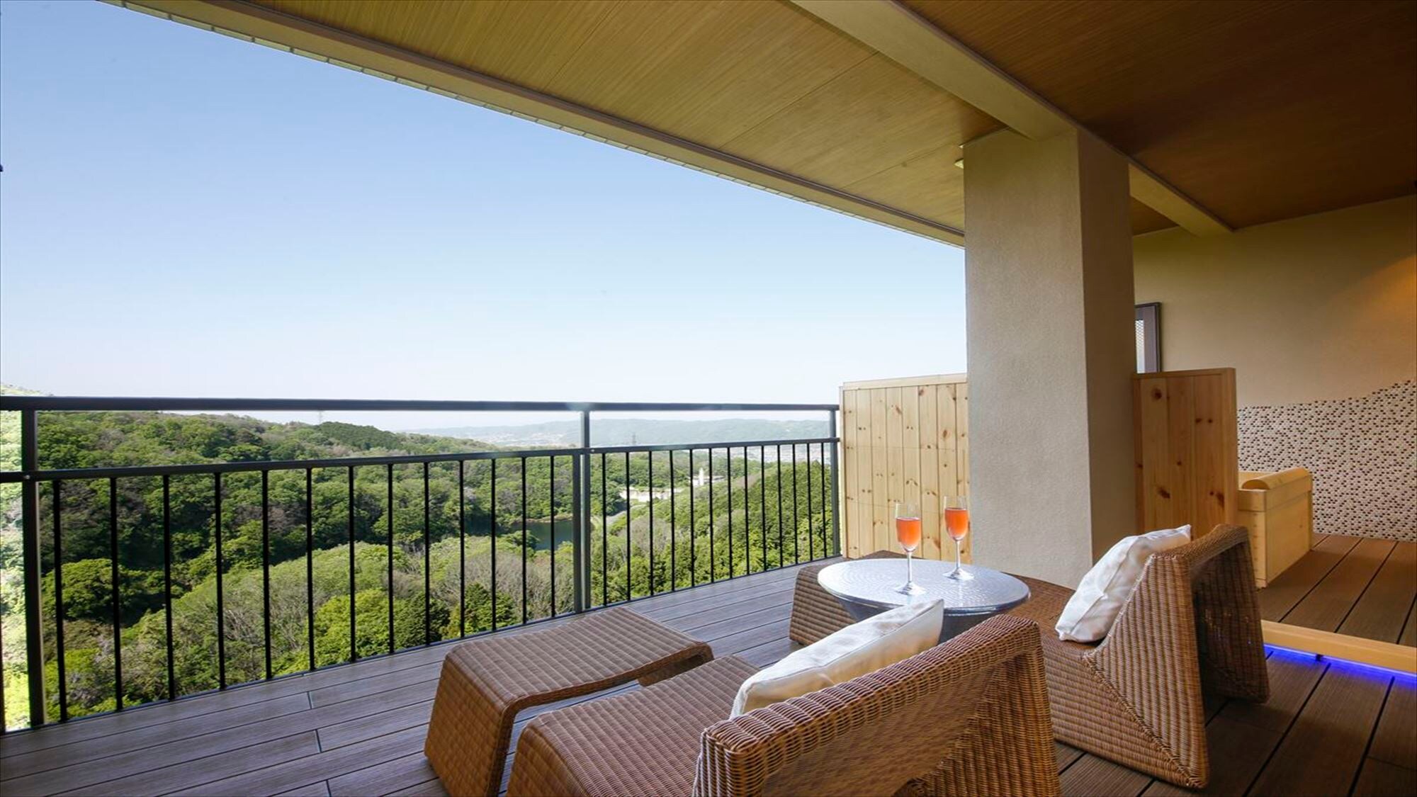 Veranda of ZEKKEI suite with open-air bath. Luxurious time looking at the sky and forest