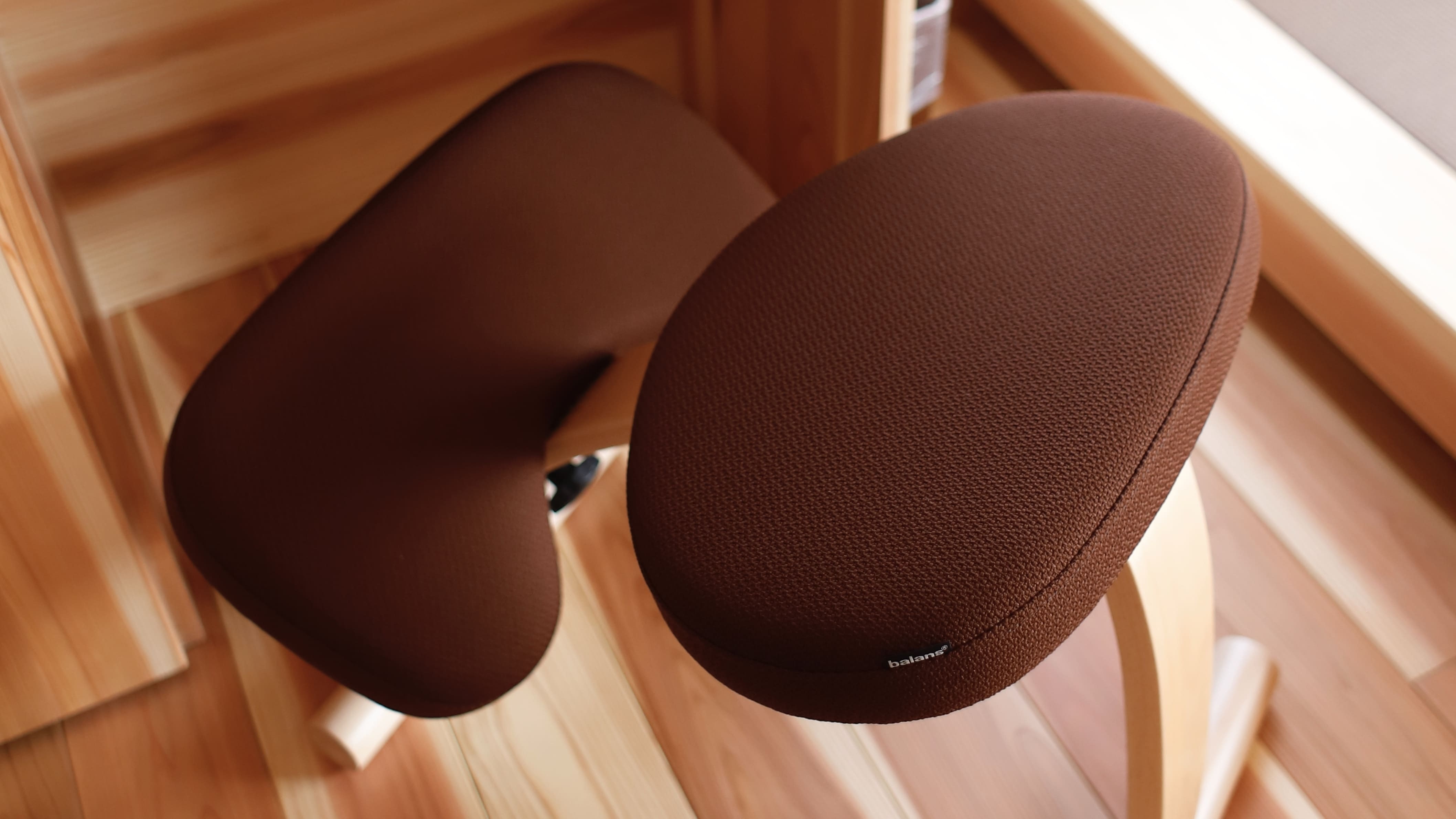 [Balance chair_Toujikan 401 shared bathroom and toilet] A balance chair is provided to improve posture