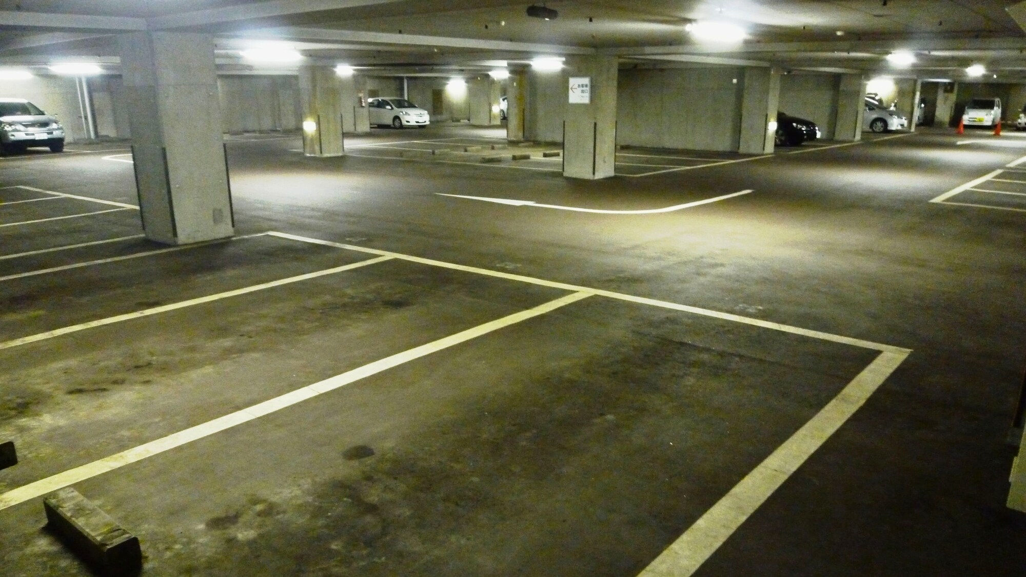 ที่จอดรถหลายระดับในตัวขับเคลื่อนในตัว