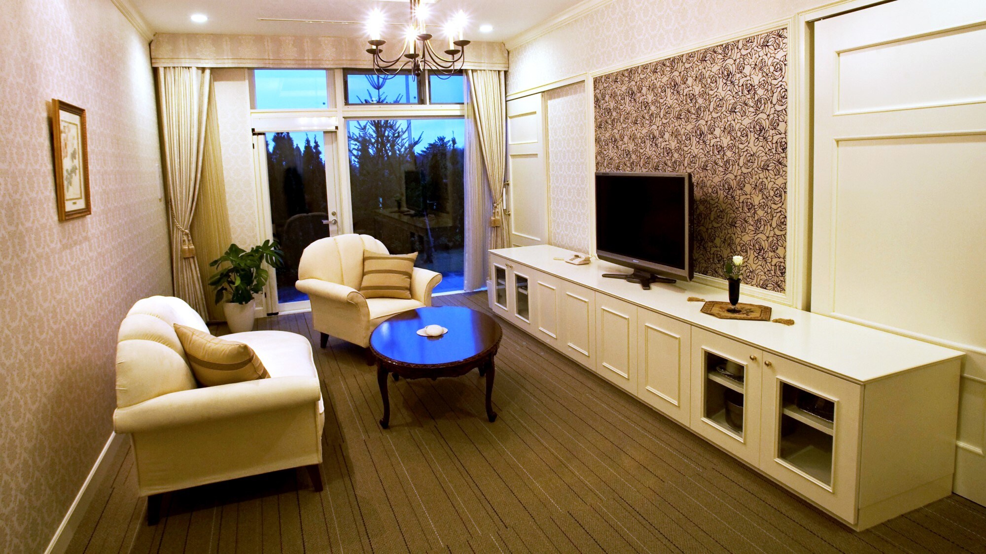 [Royal Garden Court] Suite example