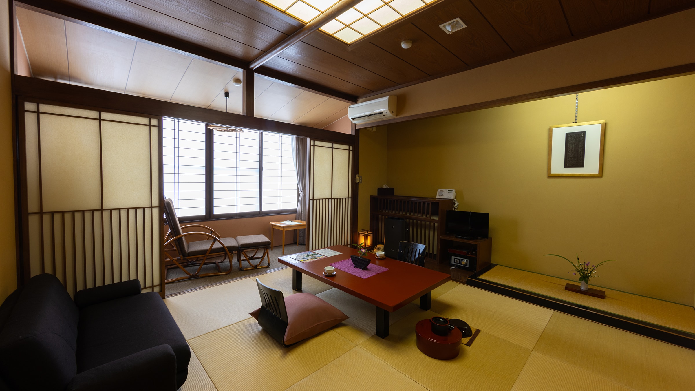 <Directly flowing from the source> Guest room with open-air bath [Byakuran-iro] 8 tatami mats