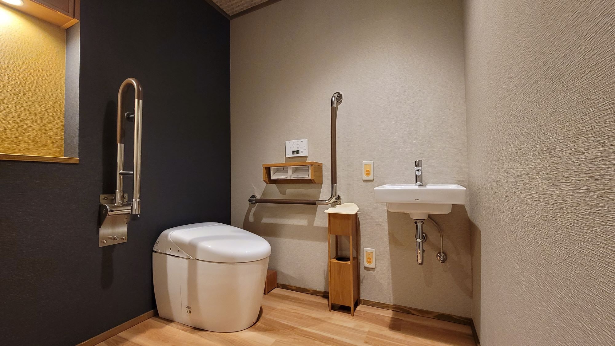 [Universal] The restrooms in the guest rooms are of universal specifications.