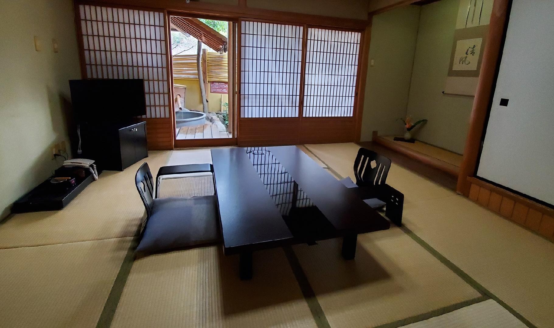 1st floor: Example of a Japanese-style room with an open-air bath