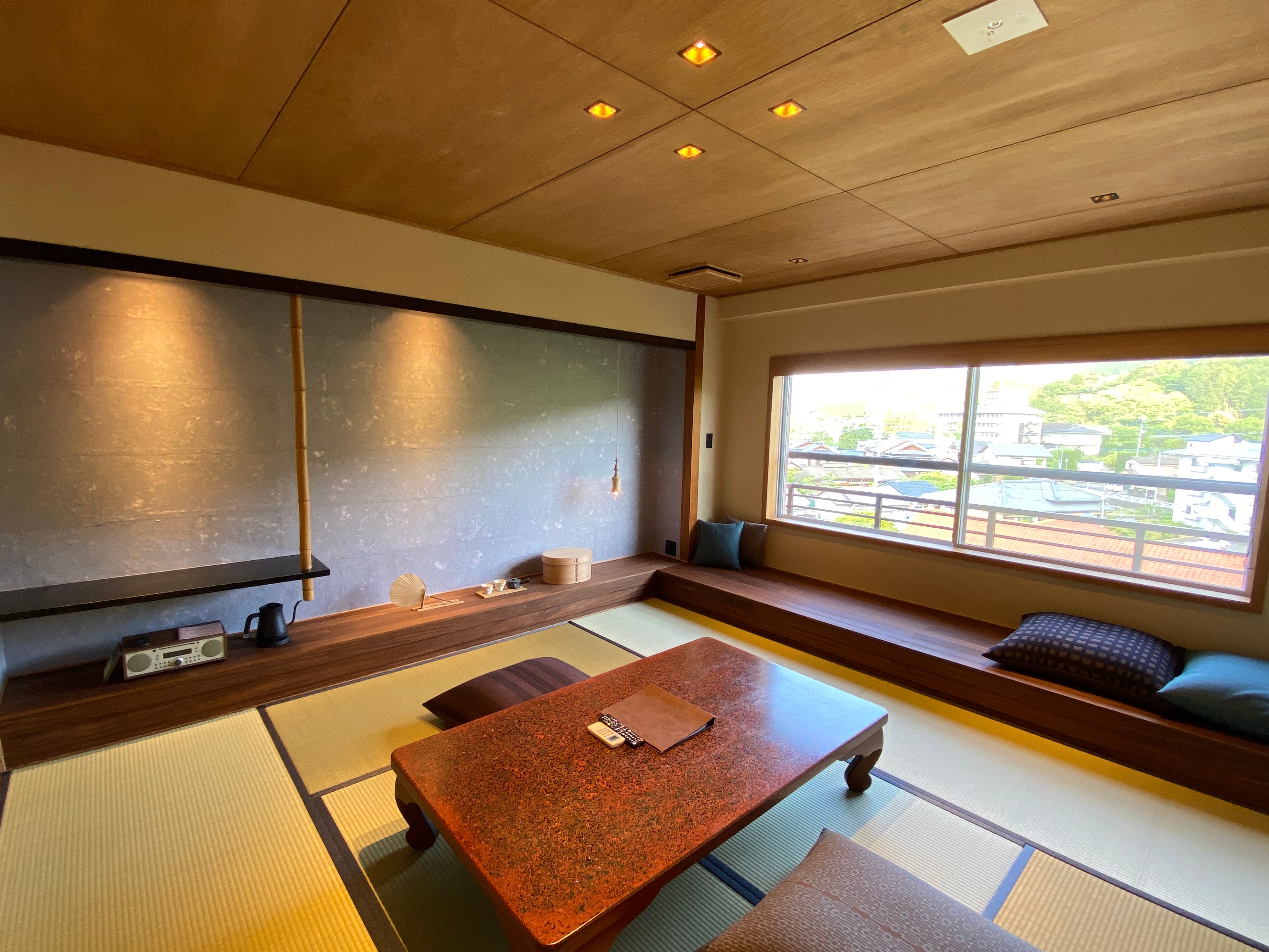 [Japanese-style room with indoor hot spring bath - Nanten -] A Japanese-style room where you can relax and enjoy the beauty-enhancing waters straight from the source