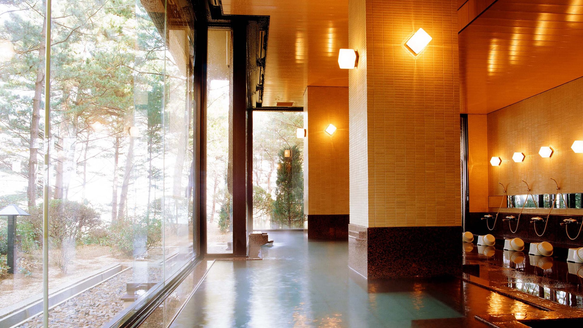 You can relax and relax your body and mind in a spacious space_Kamome no Yu (large public bath)