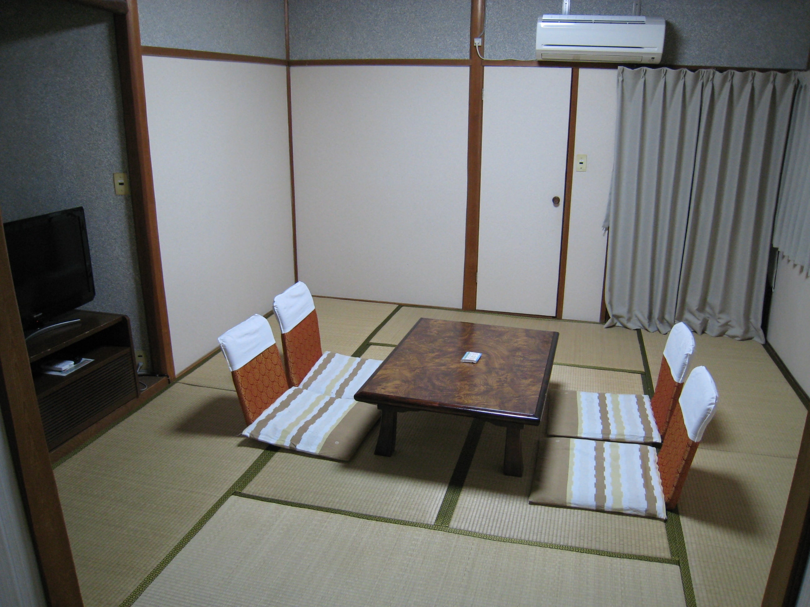 Japanese-style private room (east side)