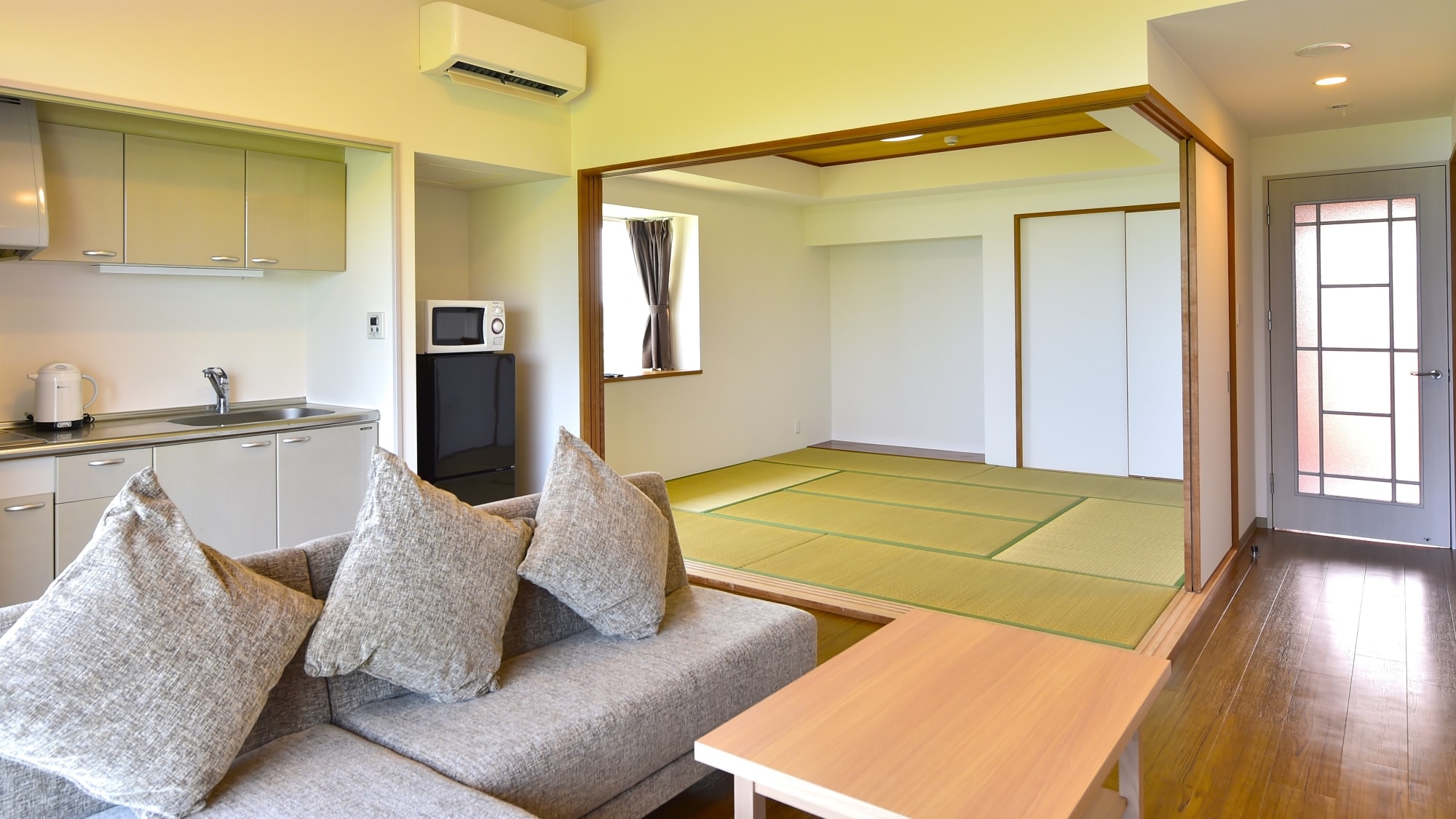 [Type C Japanese-Western style room] A spacious 60㎡ room. This type is popular for family and group trips.