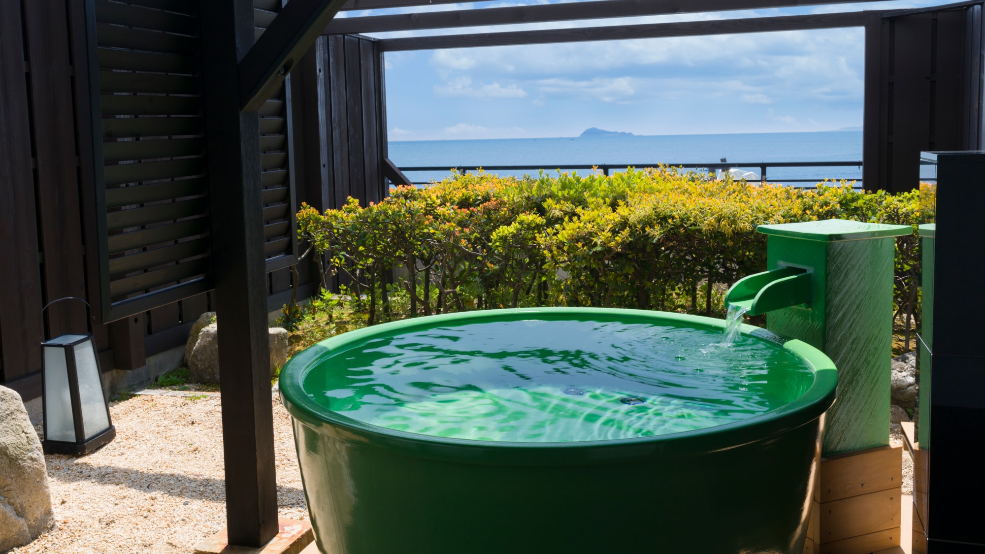 [Honmaru] Example of an open-air bath in a guest room