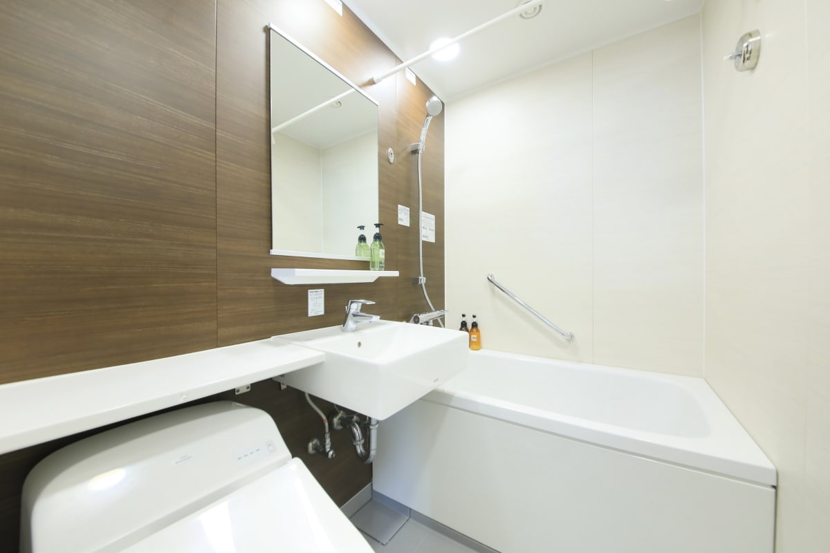 Twin room unit bath