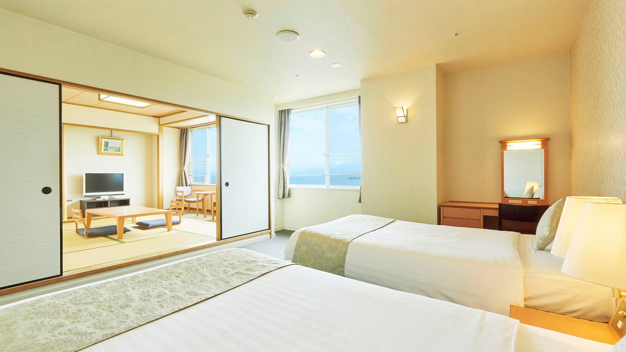 Japanese-Western room (with bath) [53 square meters] Enjoy a relaxing time in a Japanese and Western space.