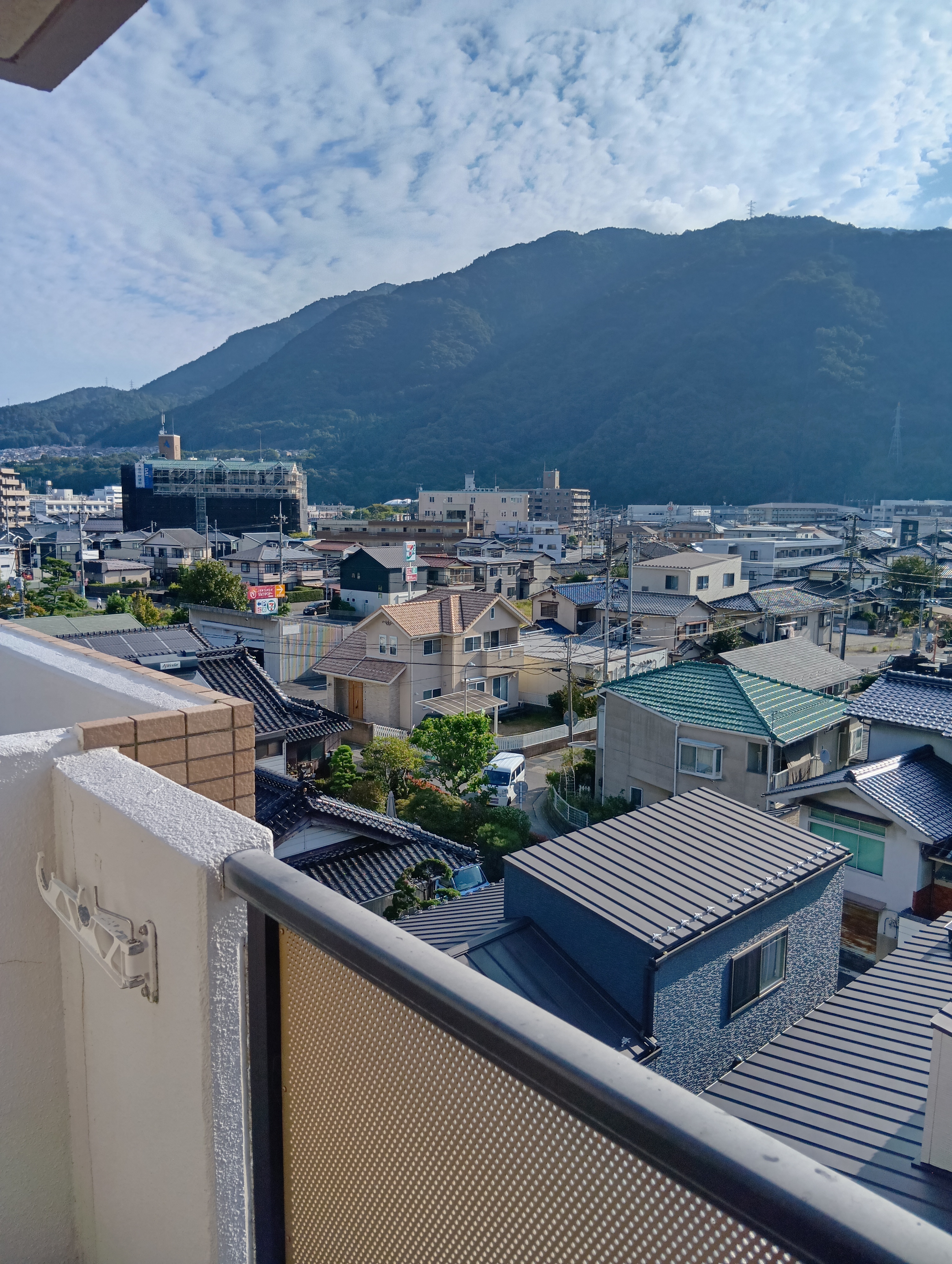 There's a Seven-Eleven about 100 meters away on foot.