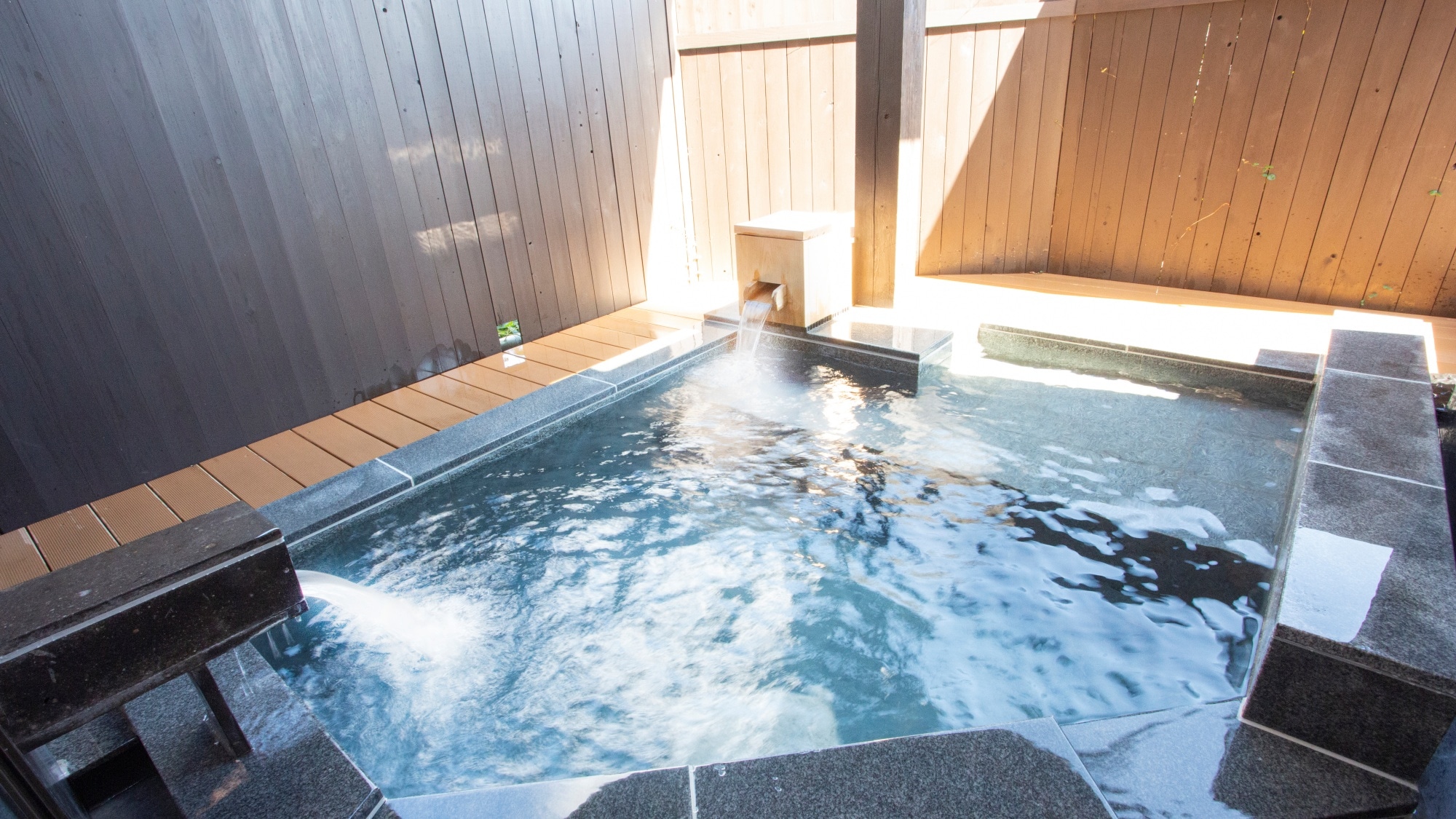 Phòng kiểu Nhật-Tây (view núi) có bồn tắm lộ thiên