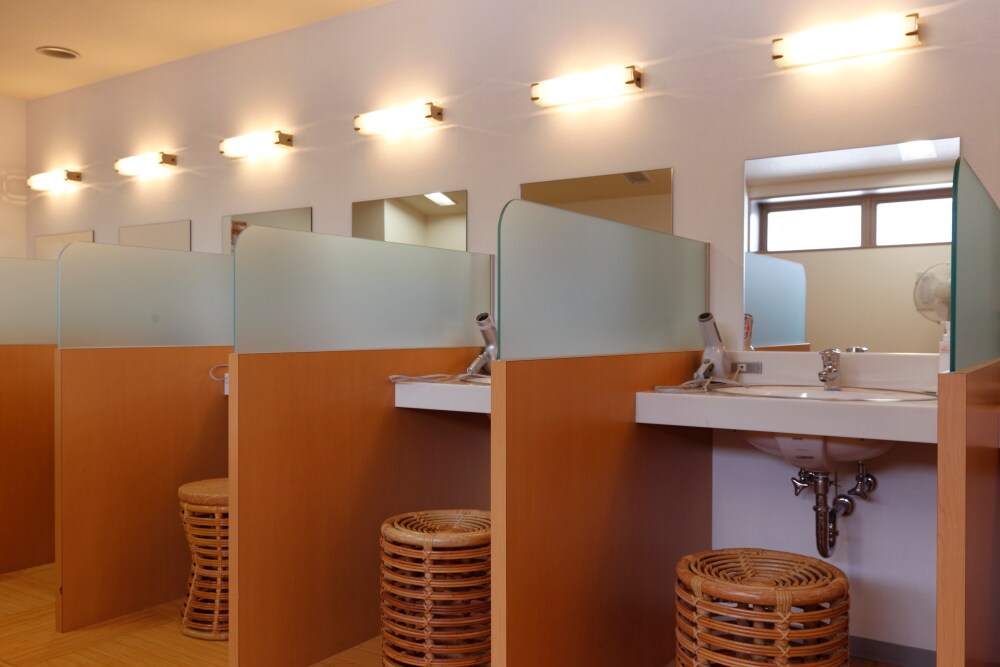 Women's powder room