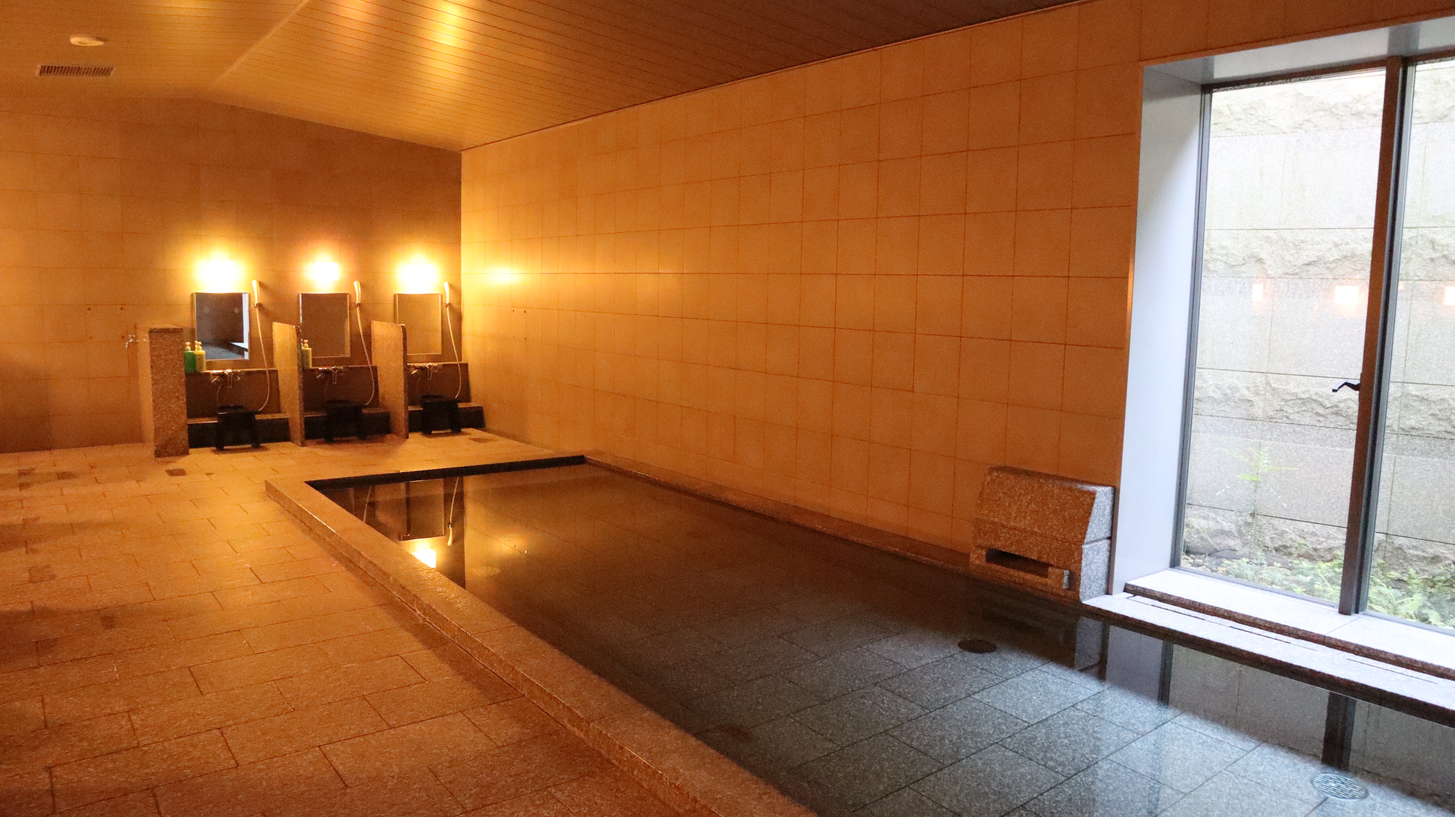 Large communal bath ④