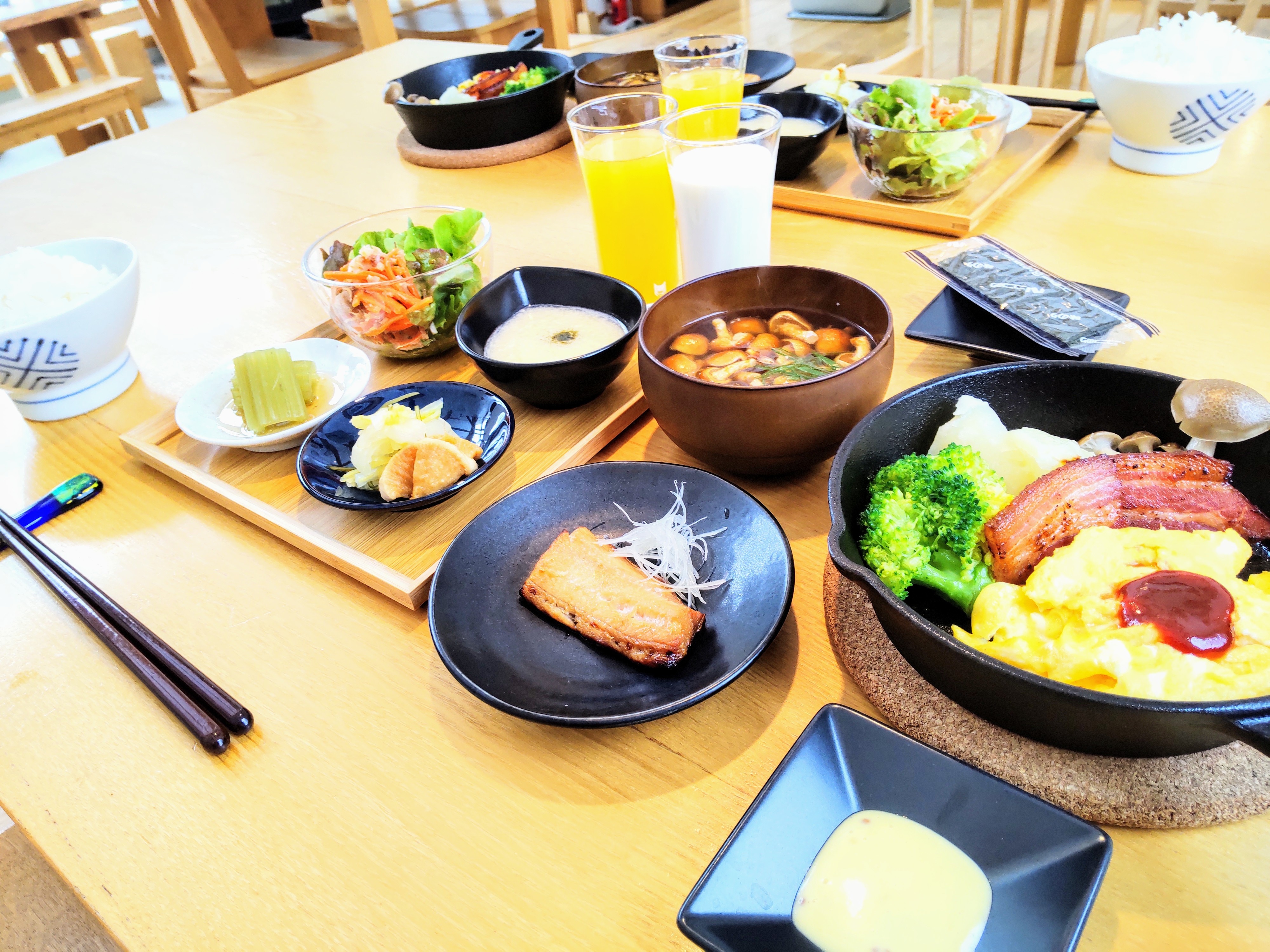 Breakfast is Japanese food, eggs are cooked in a hot skillet
