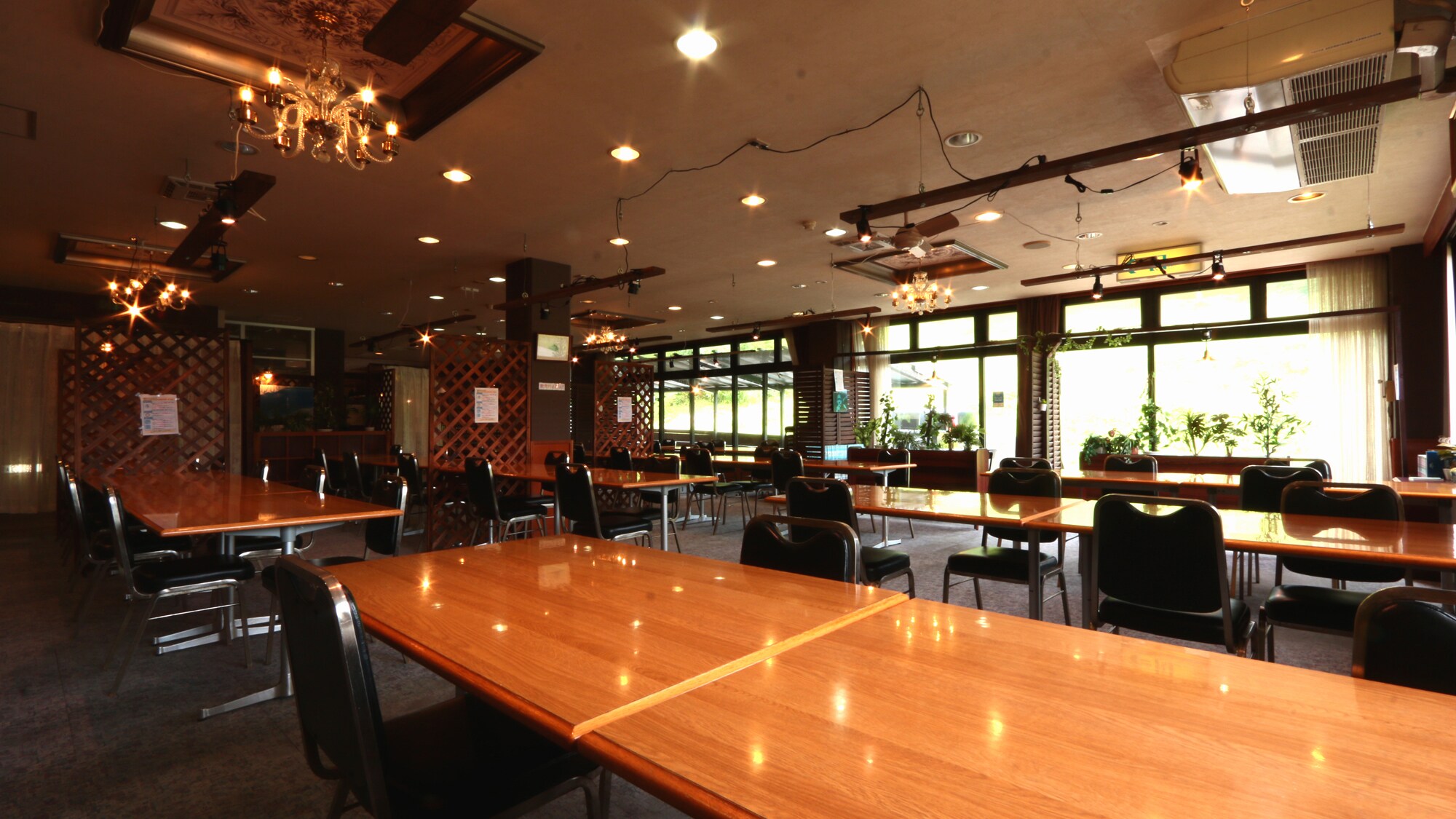 Please enjoy your meal in our spacious restaurant.
