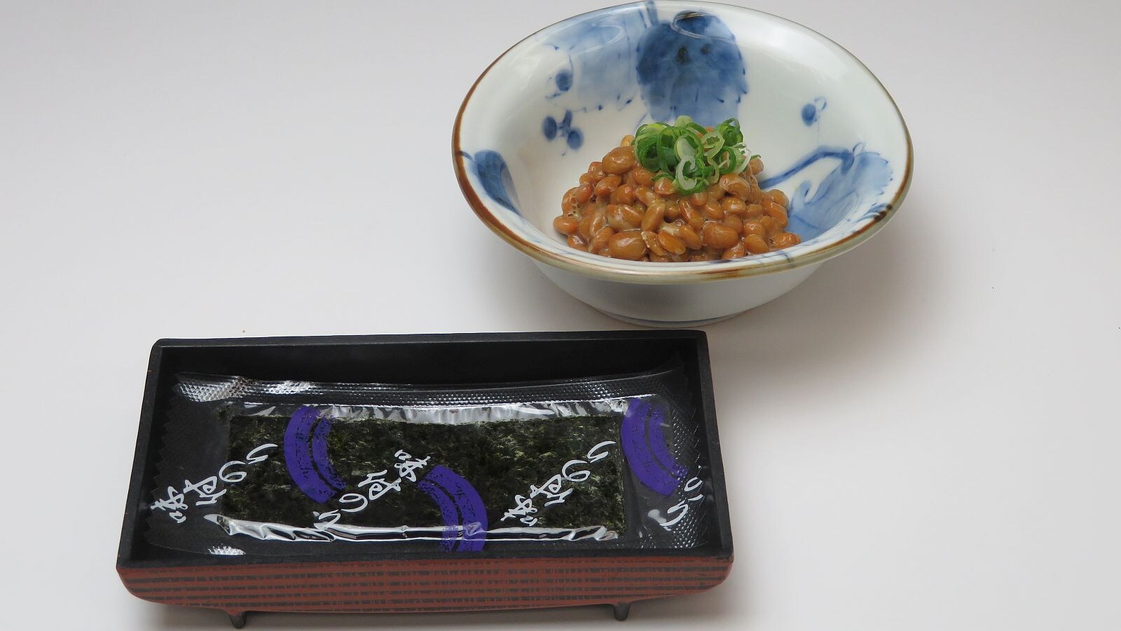 Contoh sarapan: Natto, rumput laut
