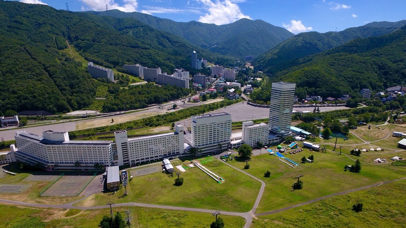 Toàn cảnh khách sạn Naeba Prince "Hình ảnh mùa xanh"