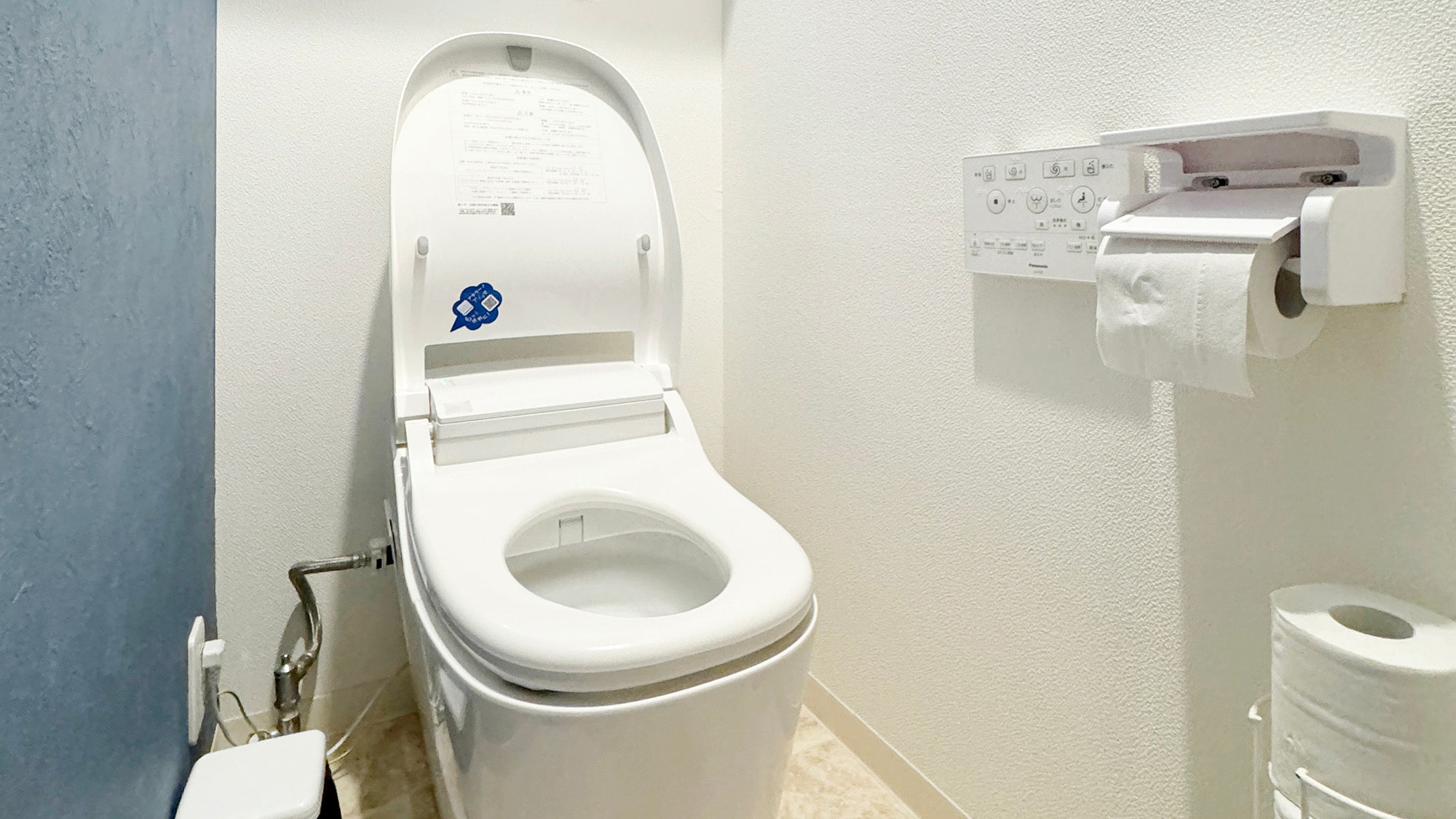 ・[WEST1F Toilet] There is one toilet with a washing function on each of the 1st and 2nd floors.