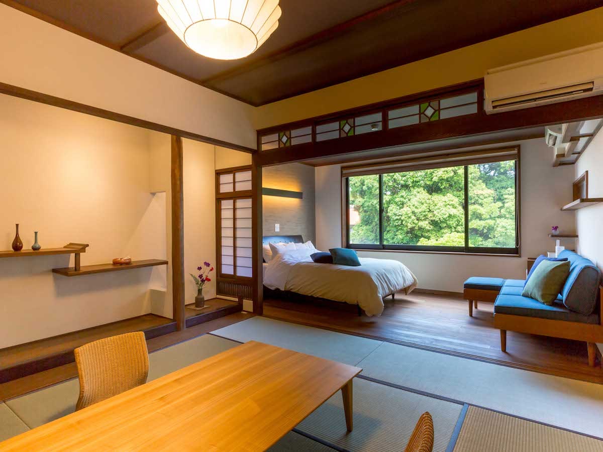 [Japanese-Western room with semi-open-air bath - Yuri -] A spacious Japanese-style room with a comfortable riverside sofa and double bed