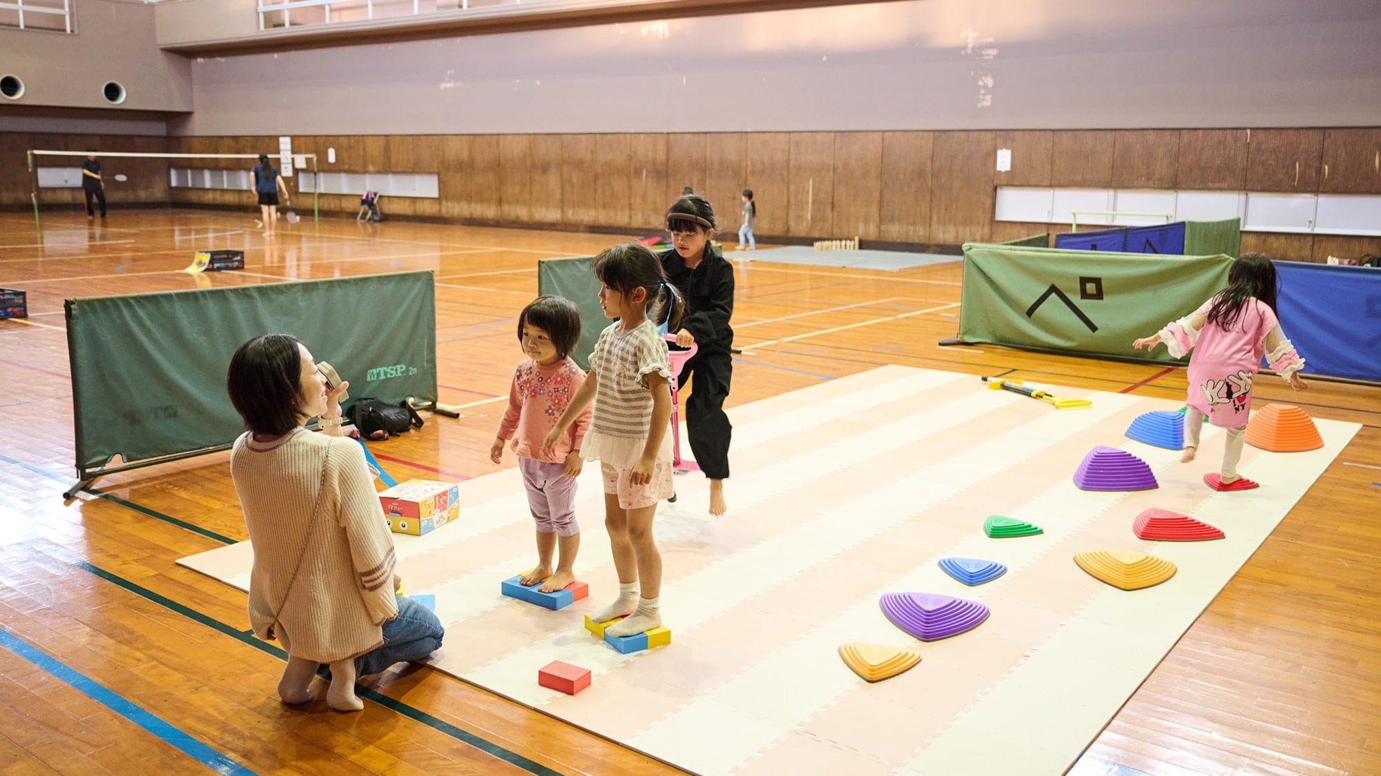 Anda dapat bermain sepuasnya di fasilitas olahraga di "Peacepo" Kids Space, yang bahkan anak kecil pun dapat menikmatinya dengan tenang.