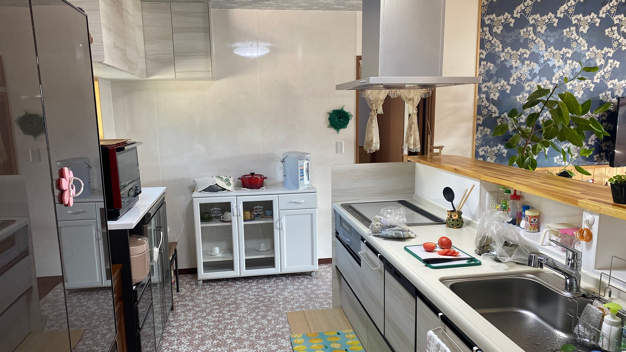 *[Room (Kitchen)] Bring local Okinawan ingredients and cook!