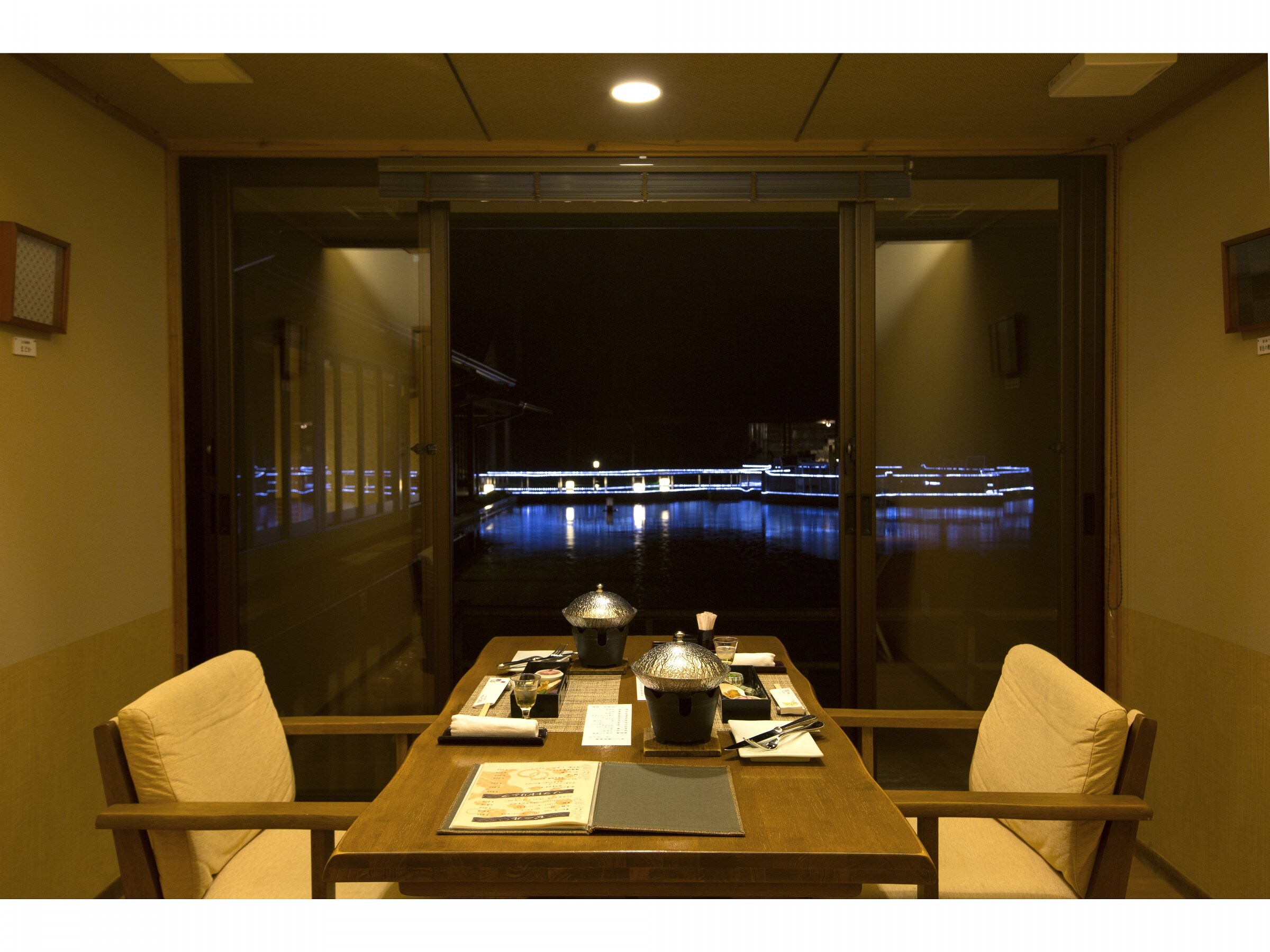 Dining (example)