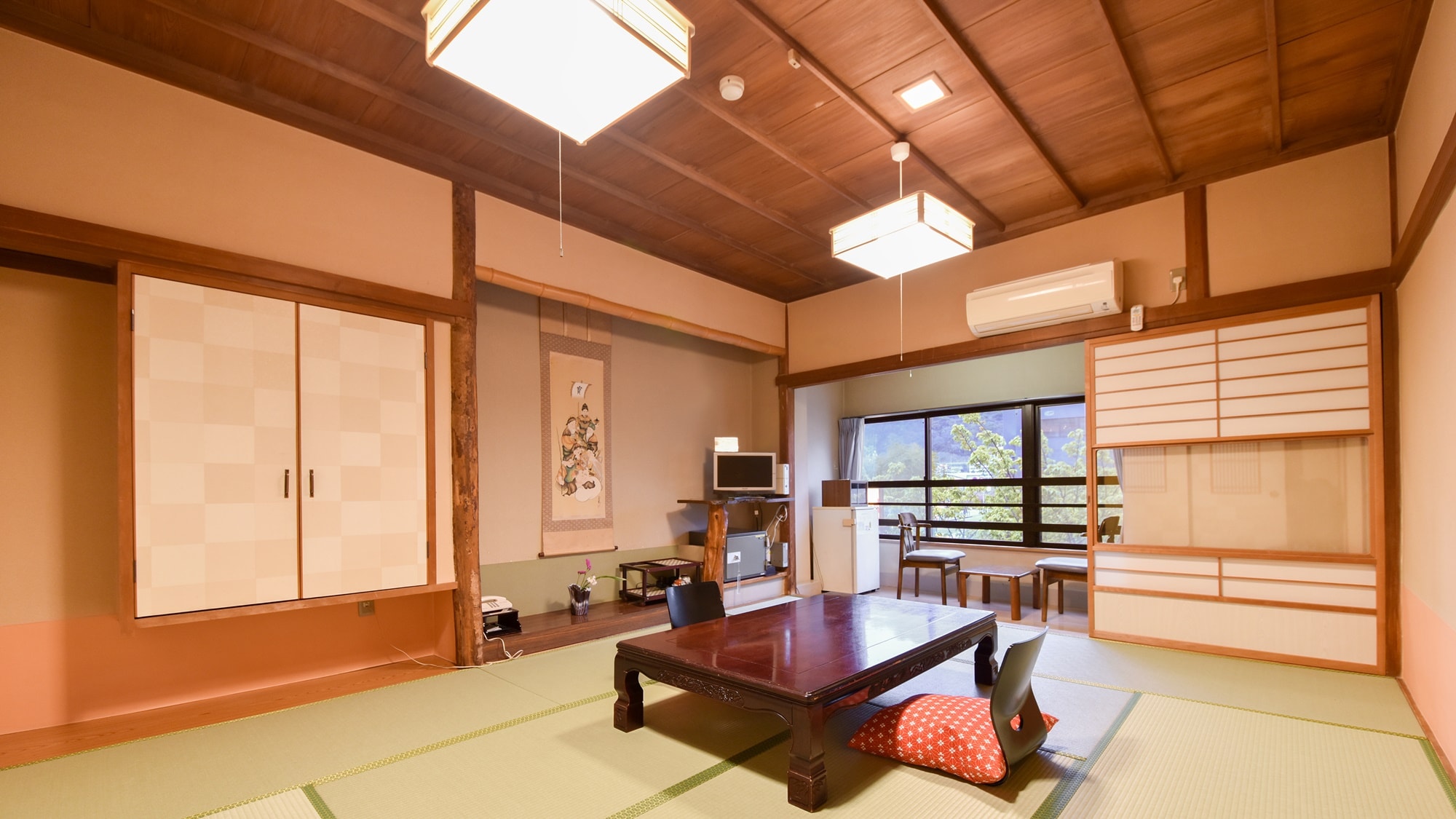 * Example of guest room / The size and view are left to the river side or the sea side. A pure Japanese-style calm atmosphere.
