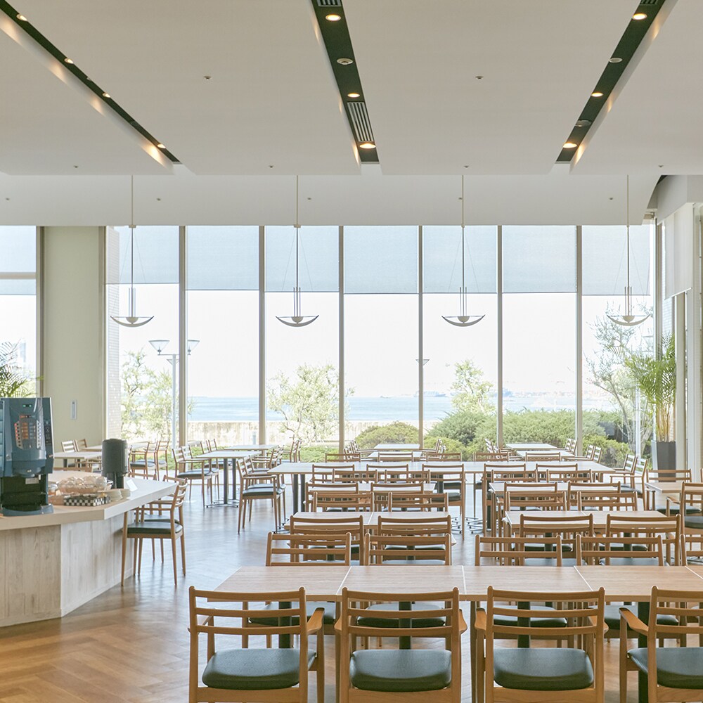 2층 레스토랑 화이트 데크