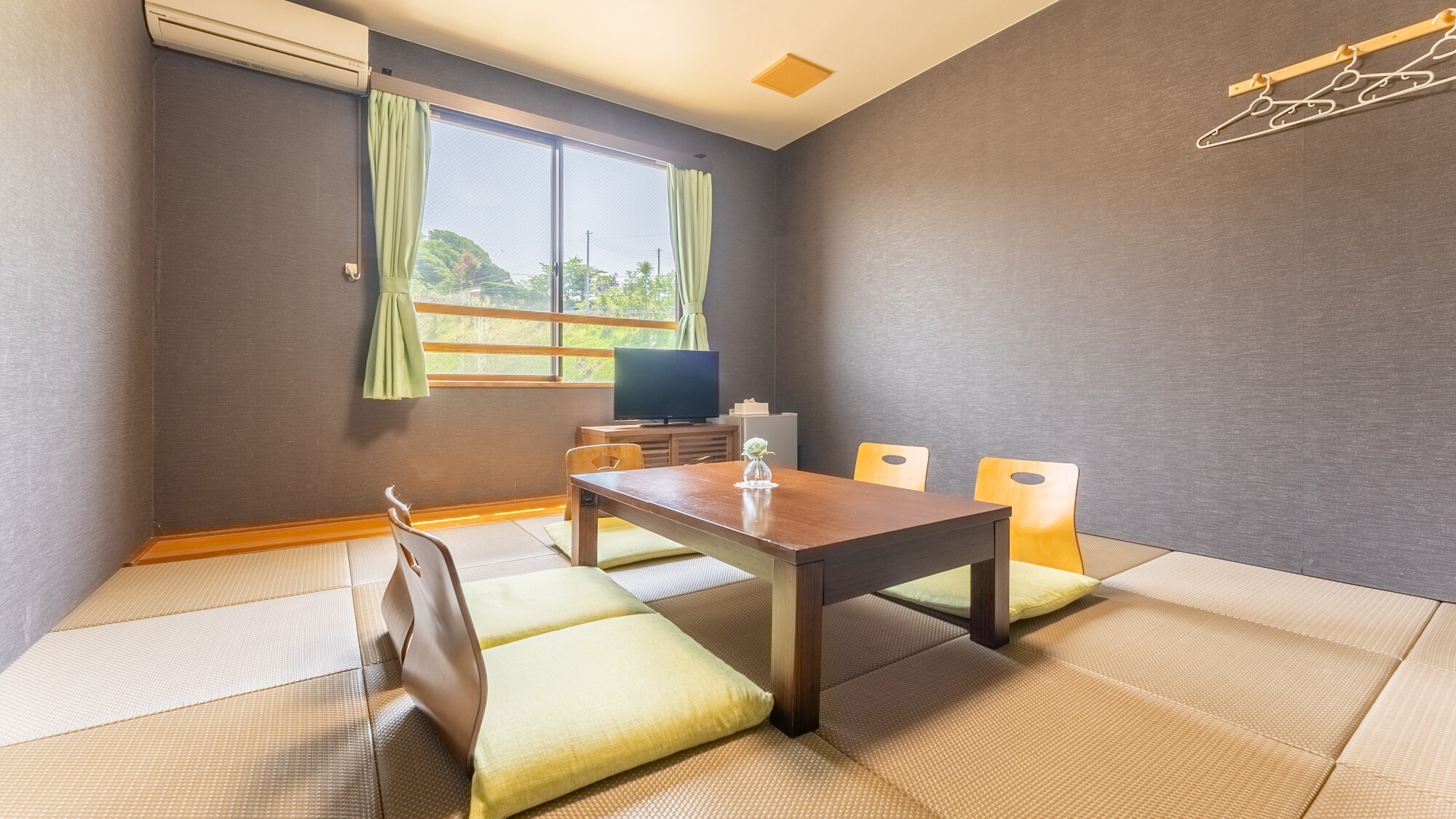 [Non-smoking] Japanese-style room for 1 to 4 people