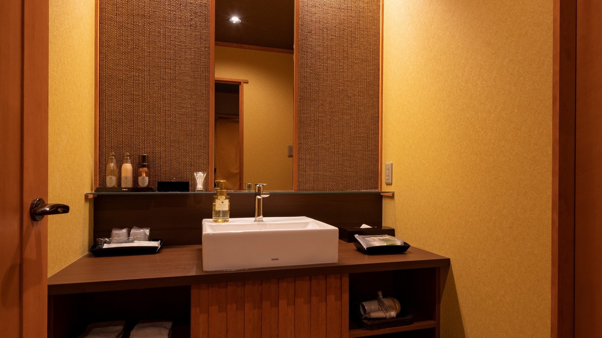 [โคโช] ห้องทวินสุดหรูพร้อมอ่างอาบน้ำกึ่งเปิดโล่ง (ภาพเป็นตัวอย่าง)