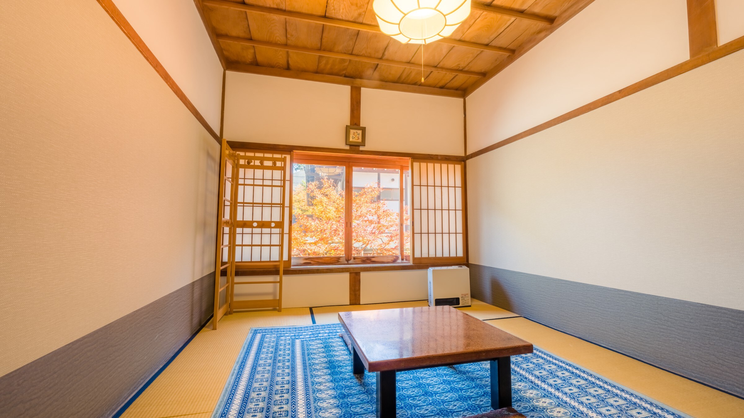 An example of a compact Japanese-style room