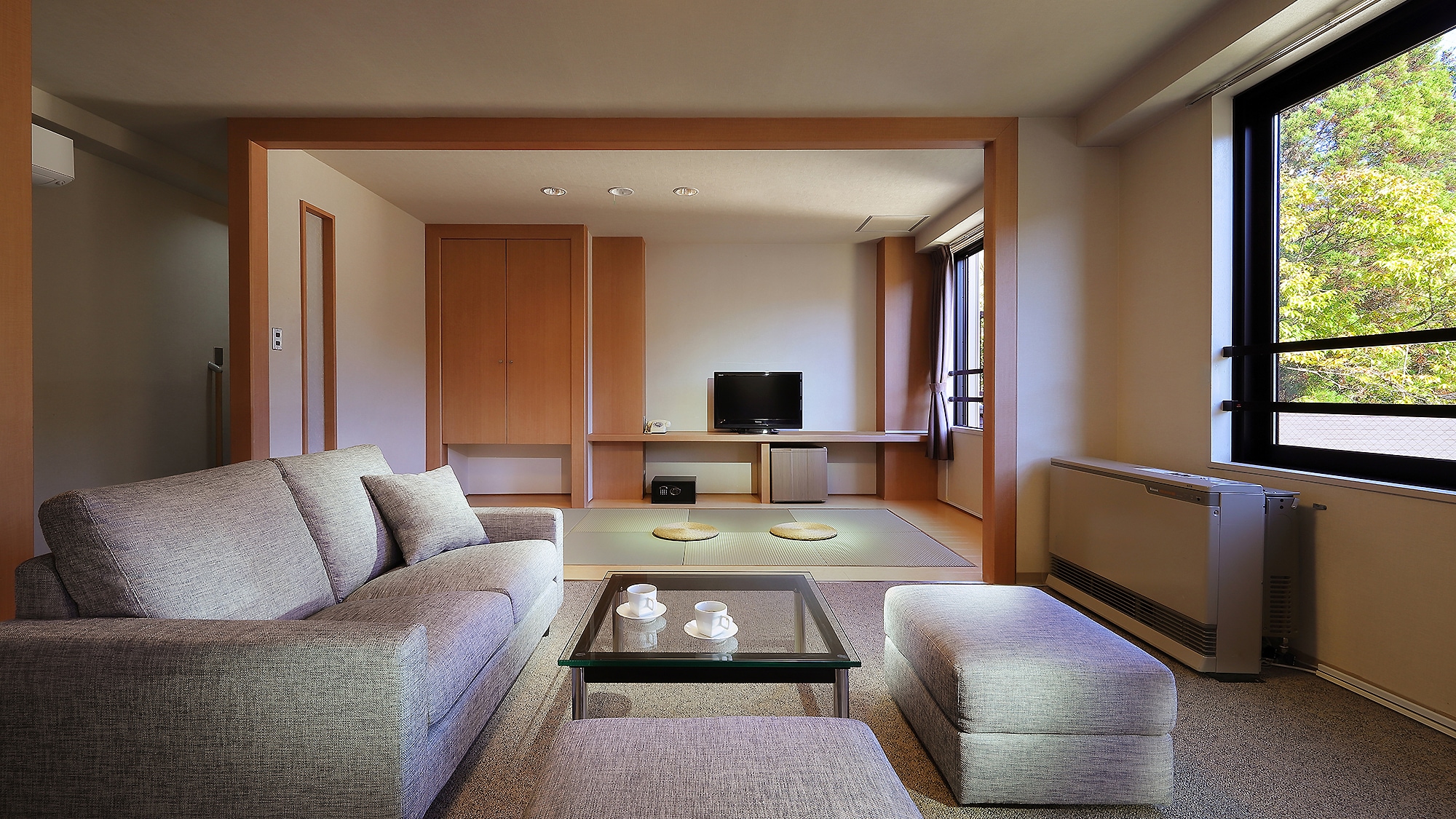 ■ Reasonable ■ Japanese and Western rooms <50 square meters> [No smoking]