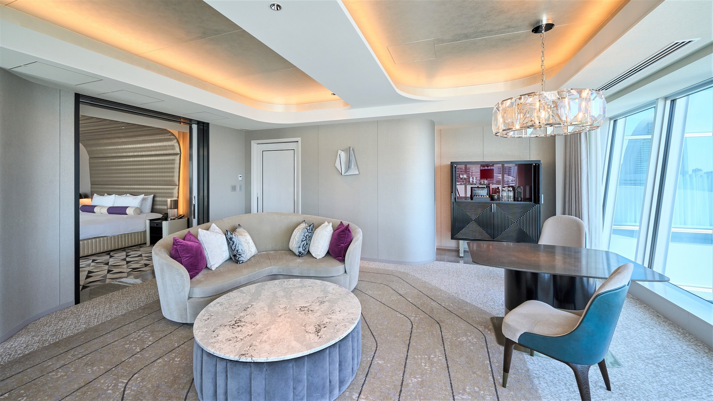 Living Room (The Kahala Suite King)