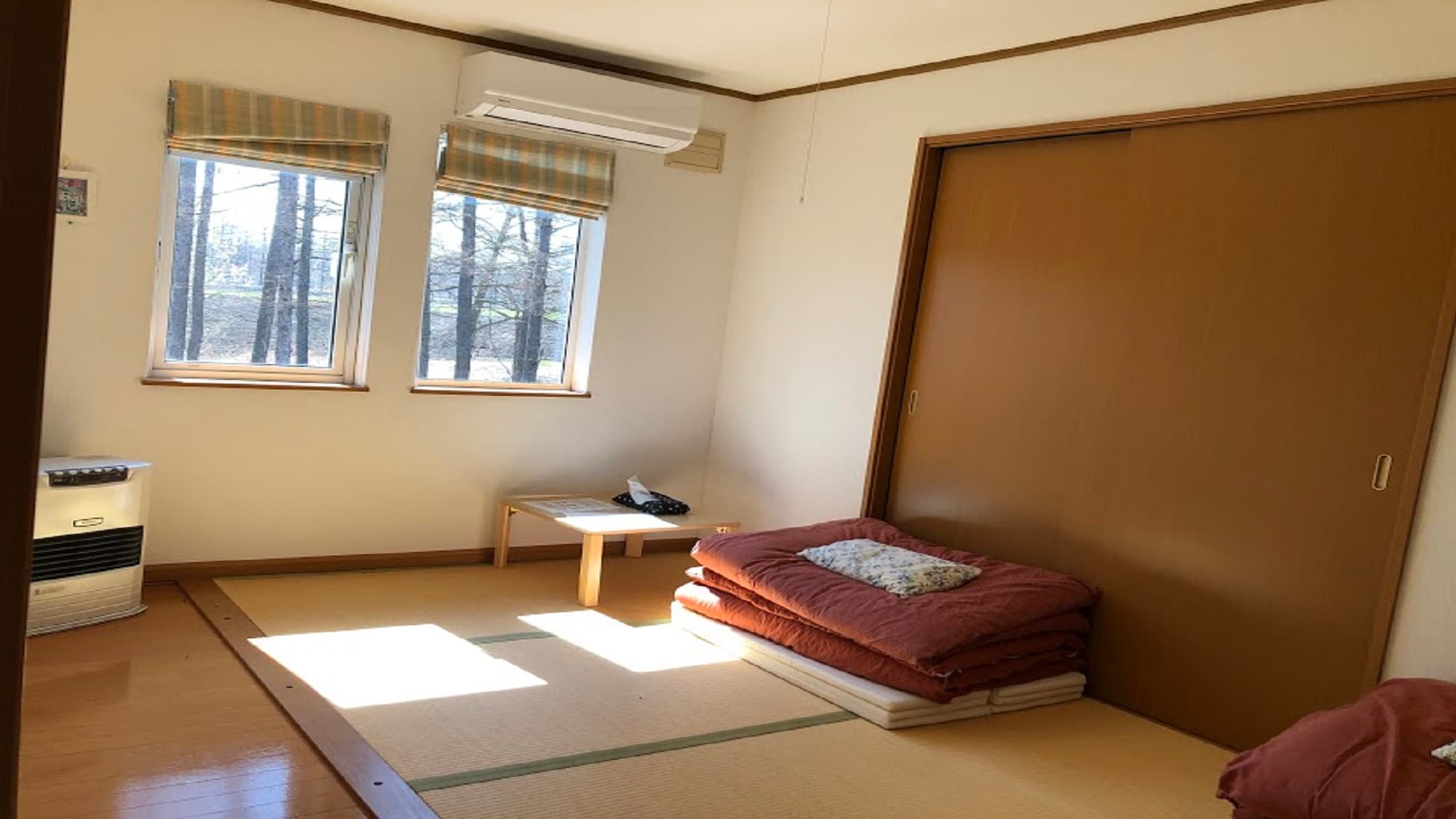 Kamar bergaya Jepang, maksimal 4 orang, sisi taman