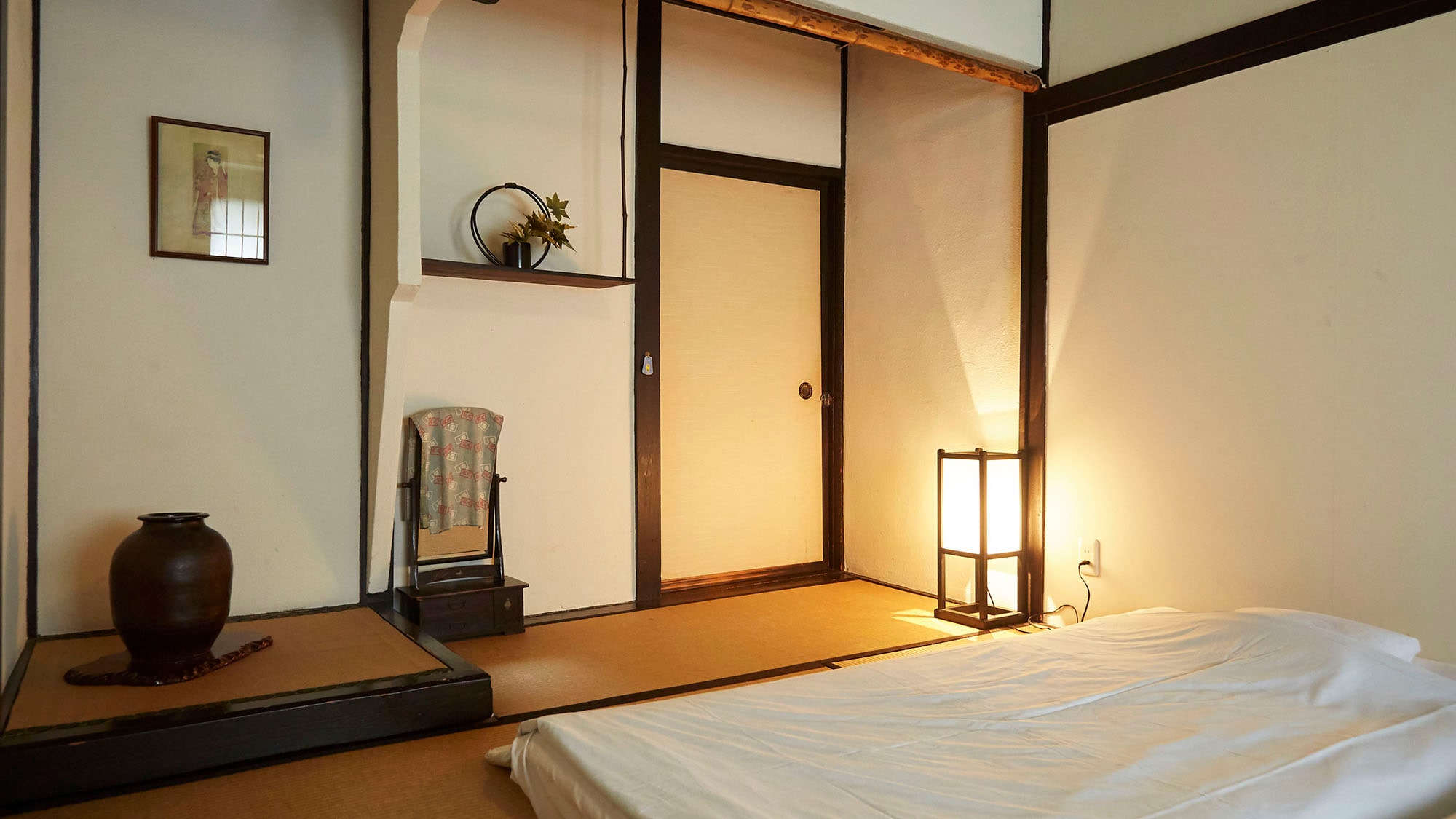 ・8 tatami Japanese-style room / Interior with a Japanese feel