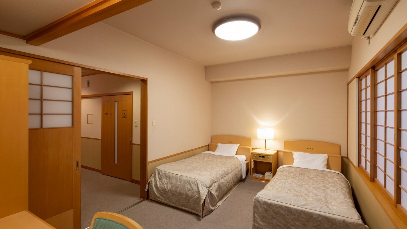 [Barrier-free two-room Japanese-Western style room] Take a good rest on the bed