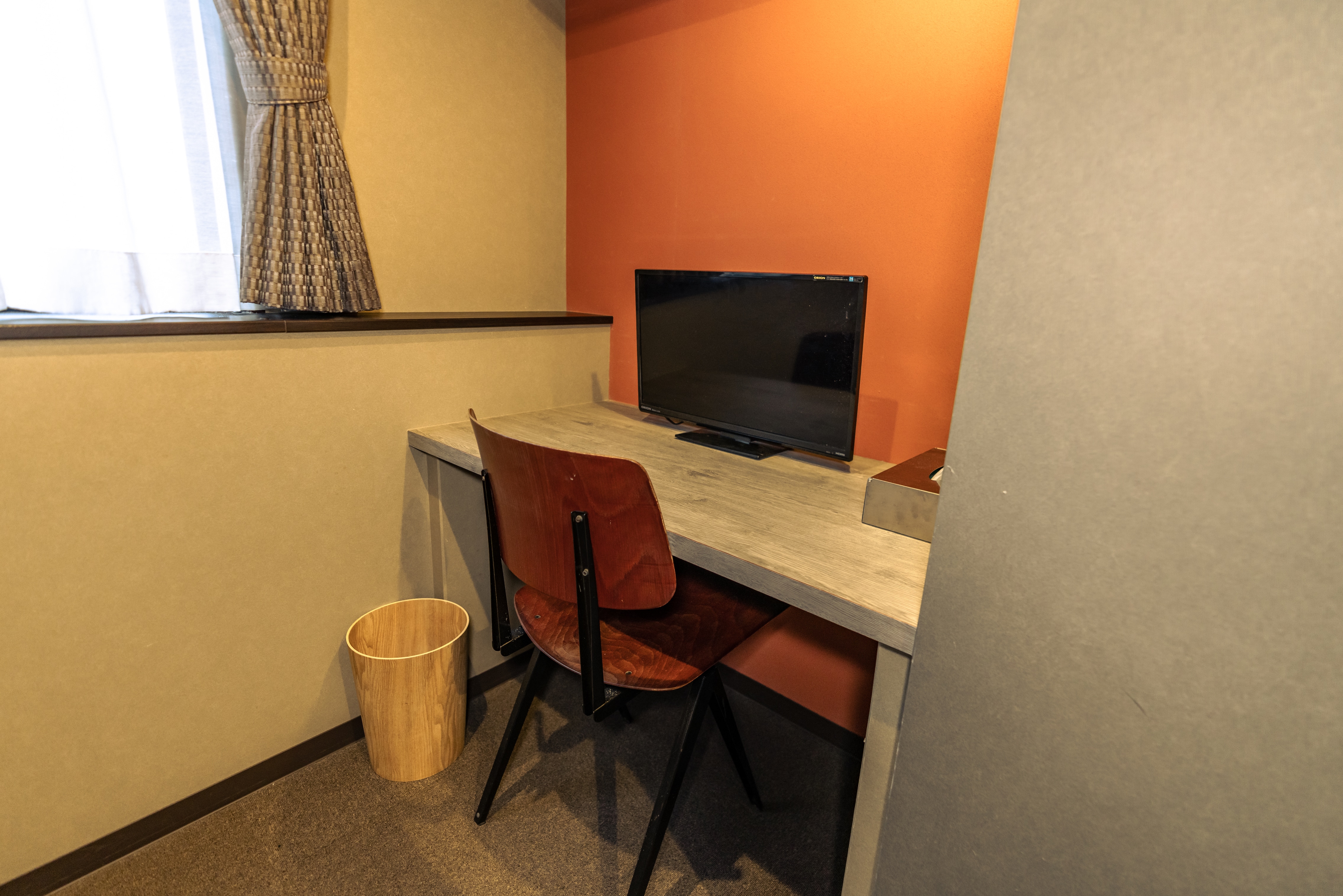 ห้องดับเบิ้ลพร้อมโต๊ะทำงาน