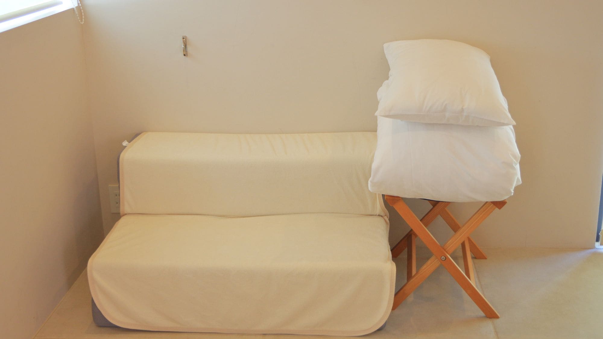 <Akatsuki - Menginaplah bersama anjing Anda> Kami menyediakan tempat tidur sederhana di lantai pertama.