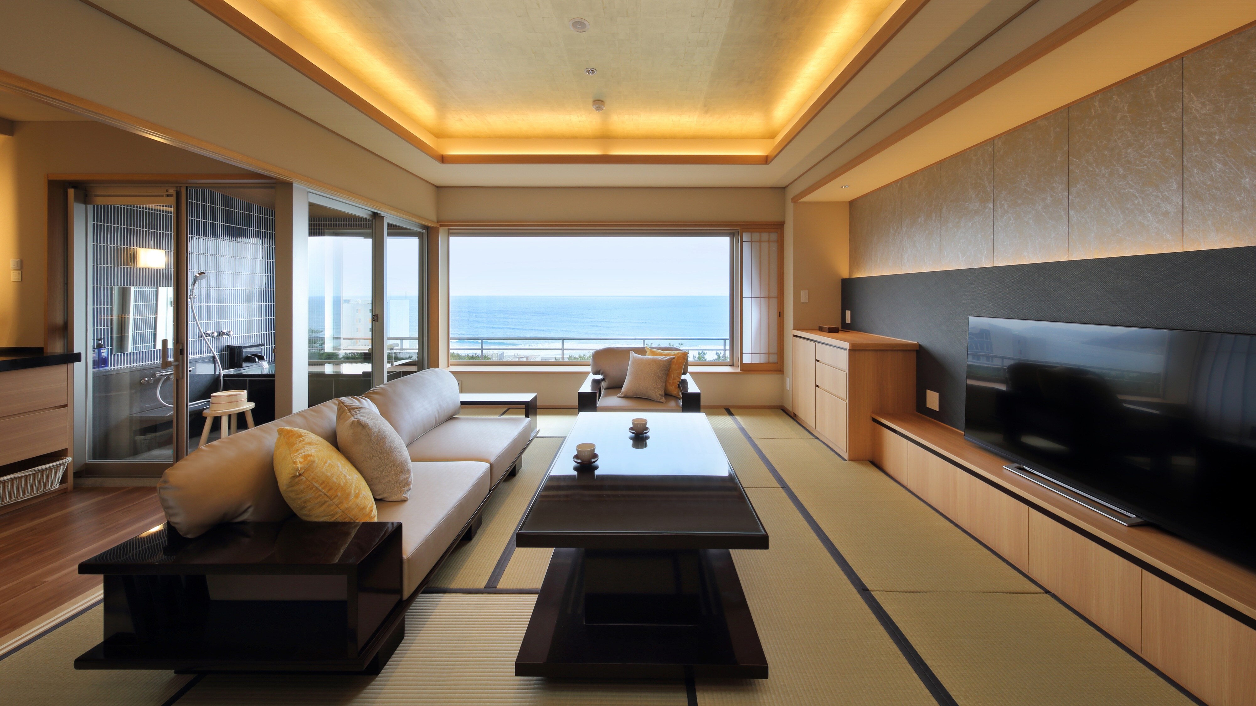 BARU: Kamar bergaya Jepang-Barat dengan pemandian air panas setengah terbuka (kamar bergaya Jepang + tempat tidur TW: Tipe sofa yang luas) [7F]