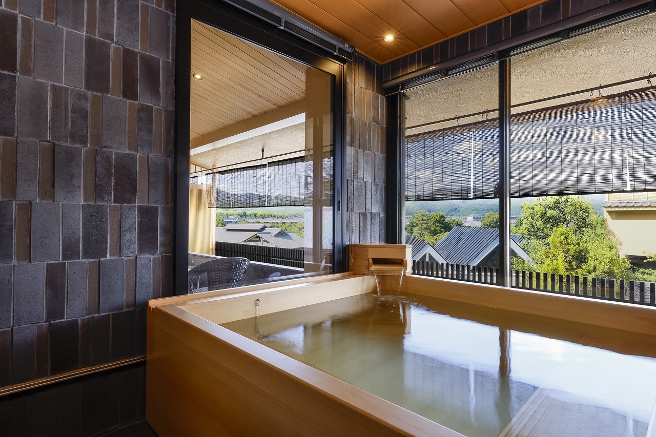 Atago Room (semi-open-air bath)
