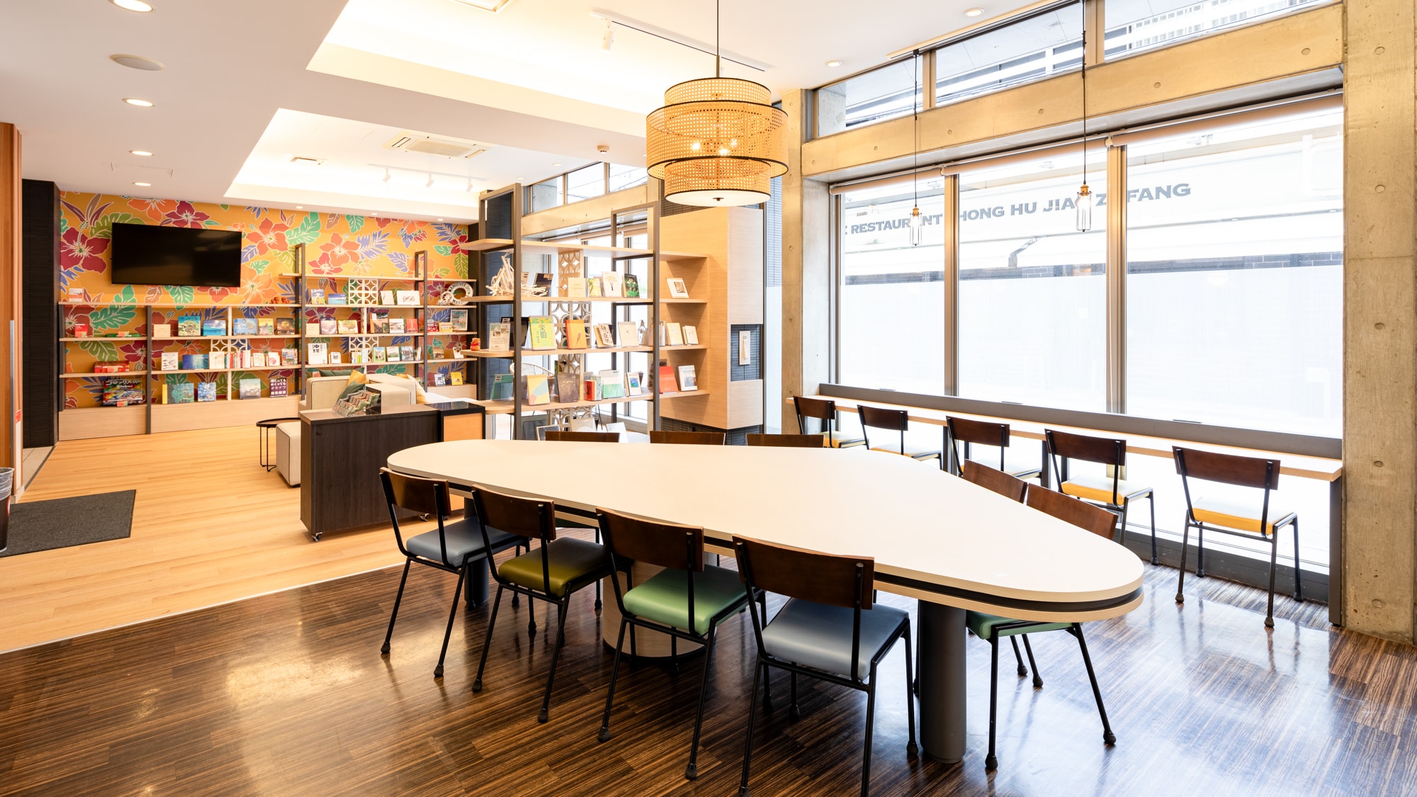 Opening May 30, 2012 [Library Cafe] Business hours: 10:00-24:00 ◆ Free of charge.