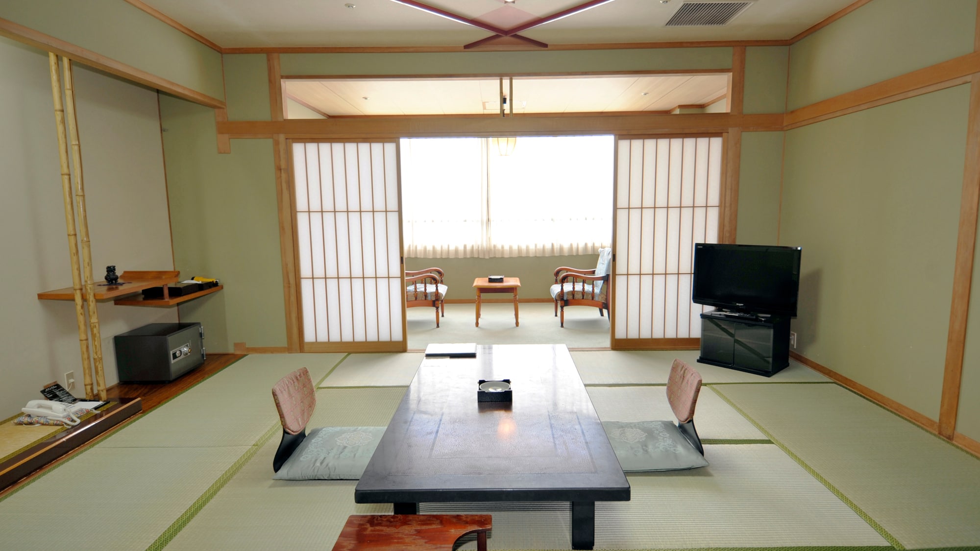 ● 10 tikar tatami + 6 tikar tatami (63 meter persegi atau lebih) untuk 2 kamar bergaya Jepang