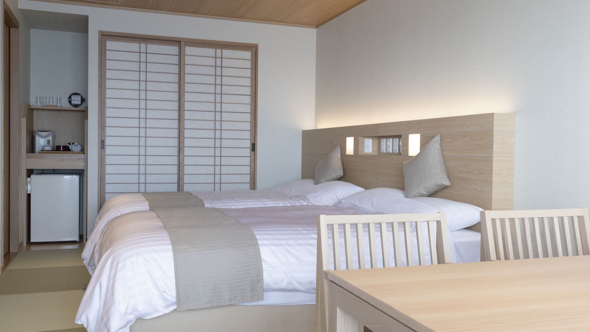 Premium modern Japanese room with open-air bath